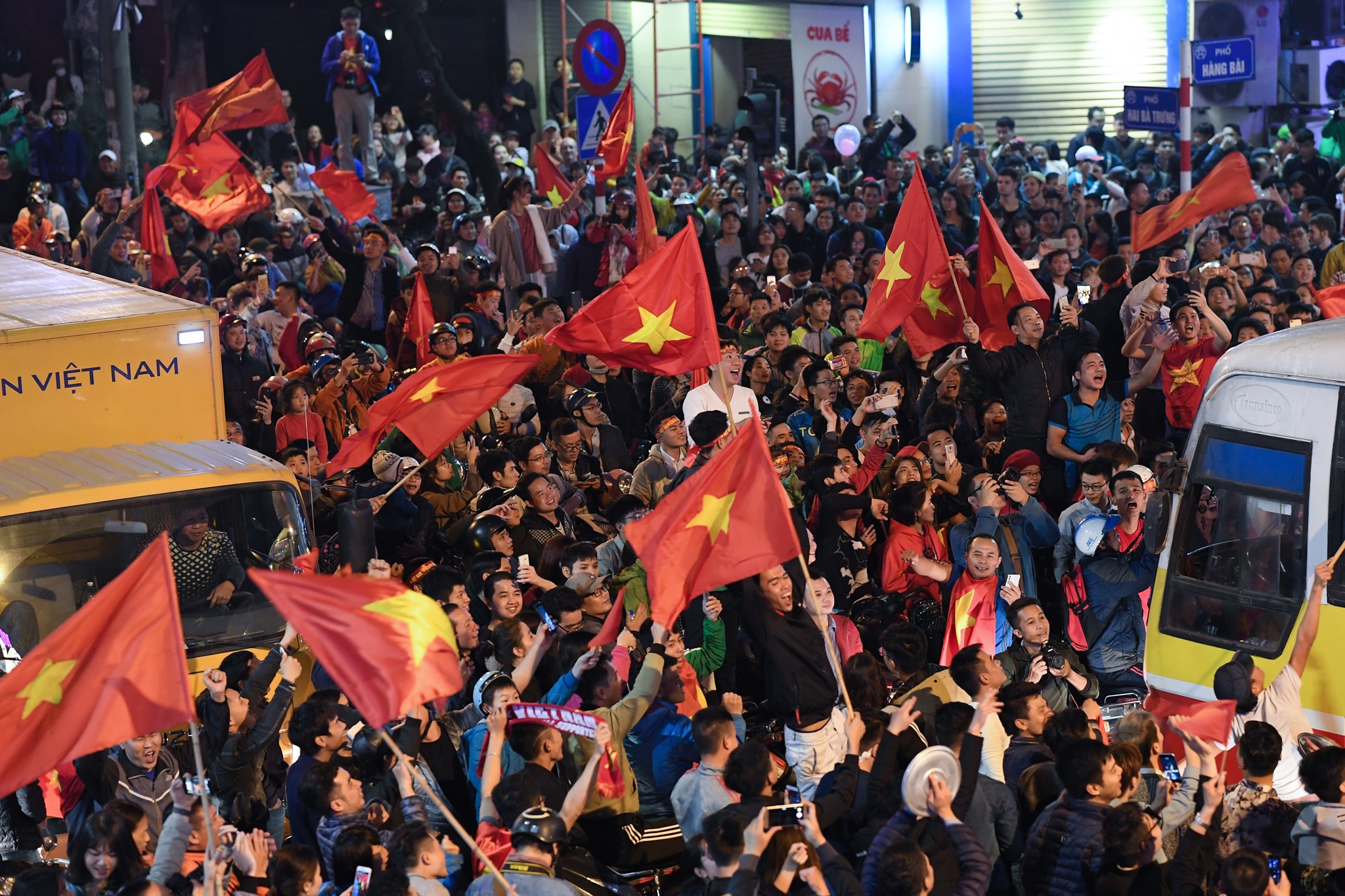 Co dong vien an mung U23 Viet Nam anh 2