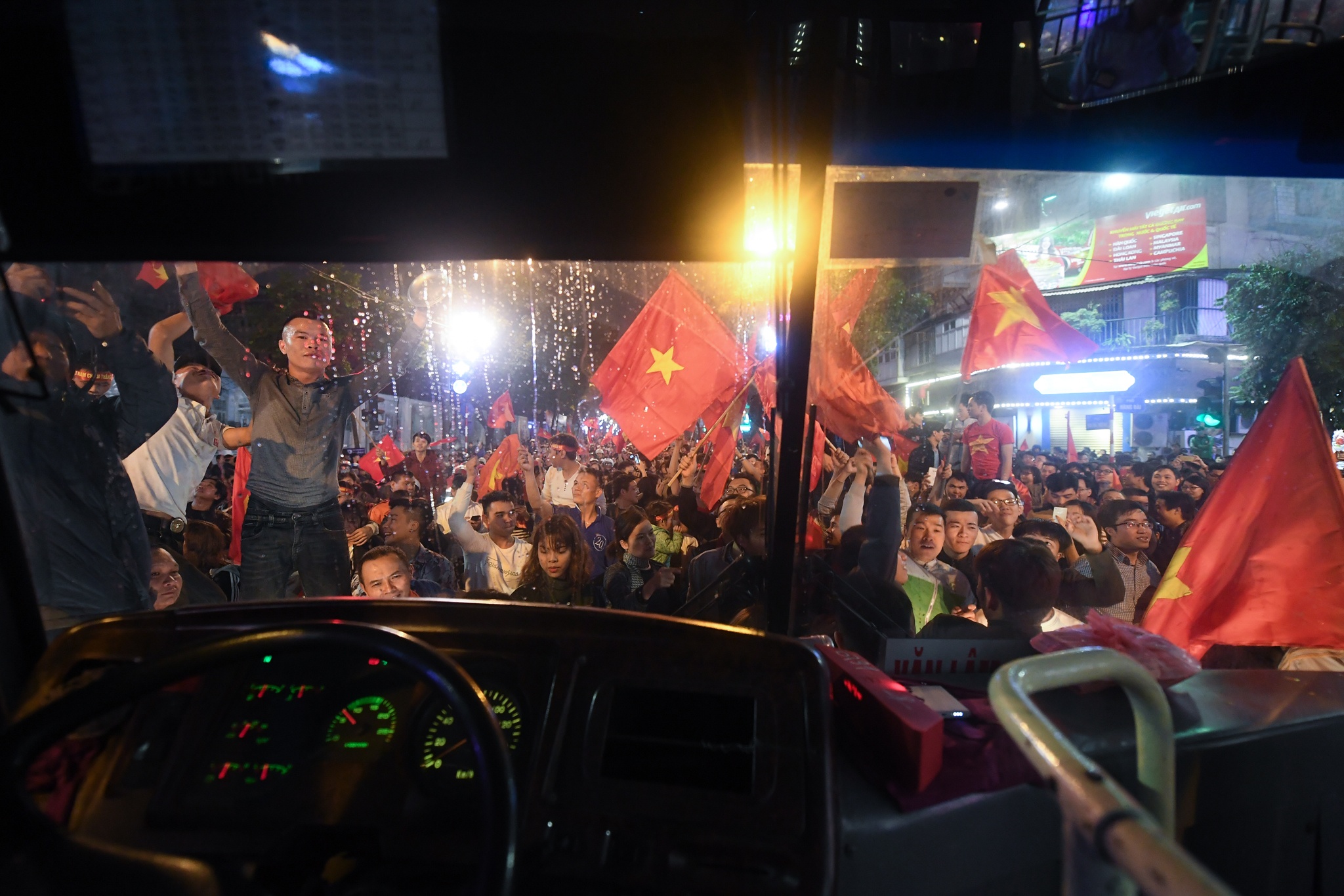 Co dong vien an mung U23 Viet Nam anh 9