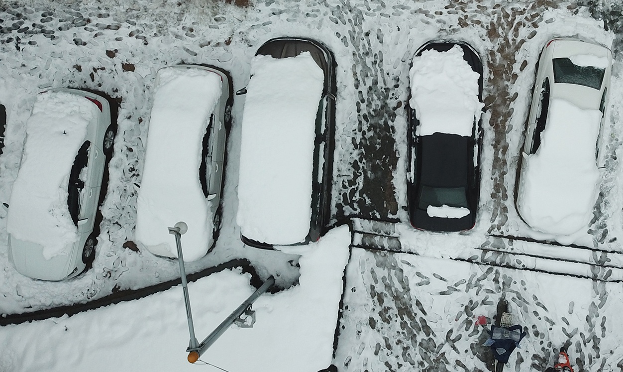 Hang nghin oto o Thuong Chau bi tuyet phu nhieu ngay hinh anh