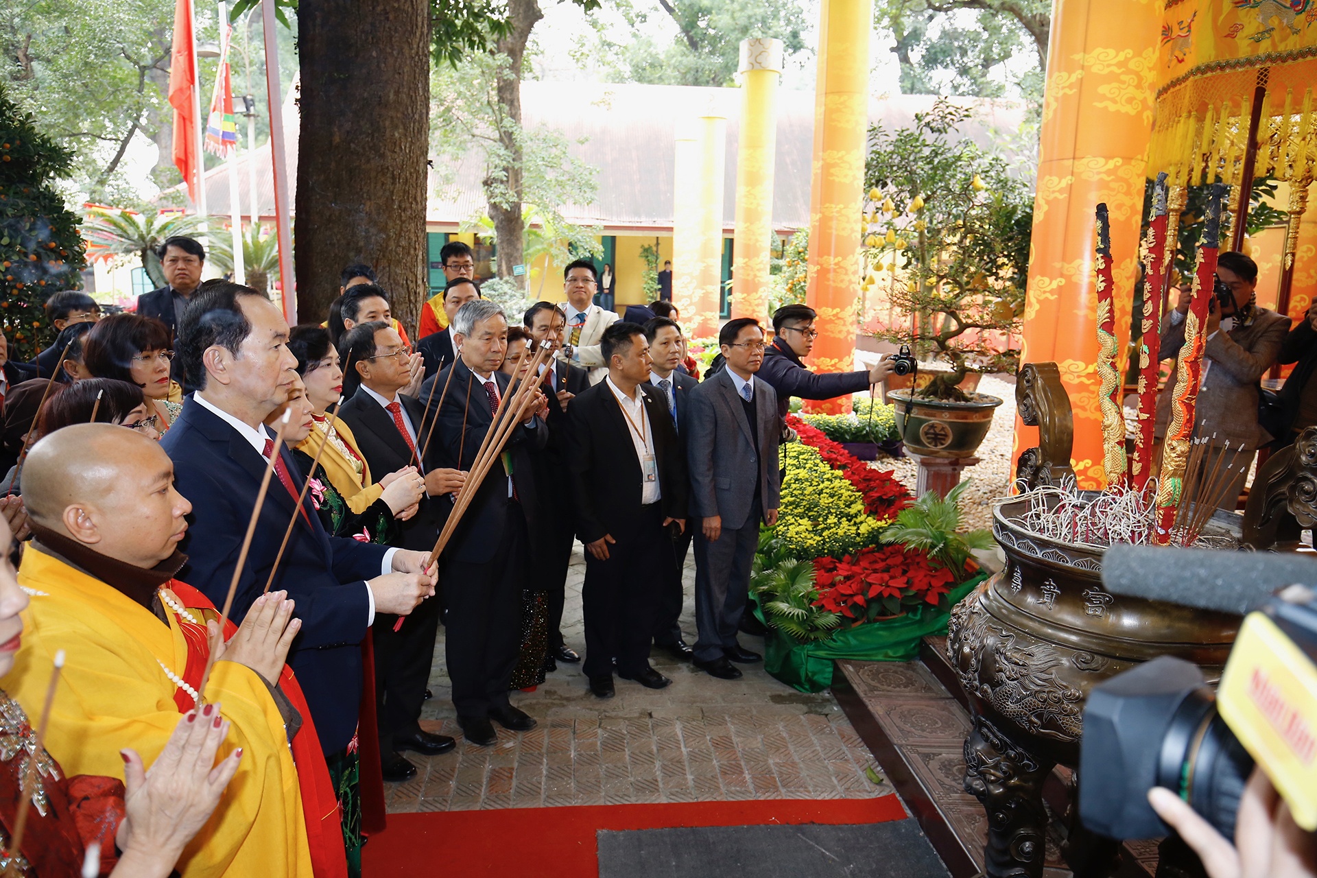 Chu tich nuoc tha ca chep anh 8