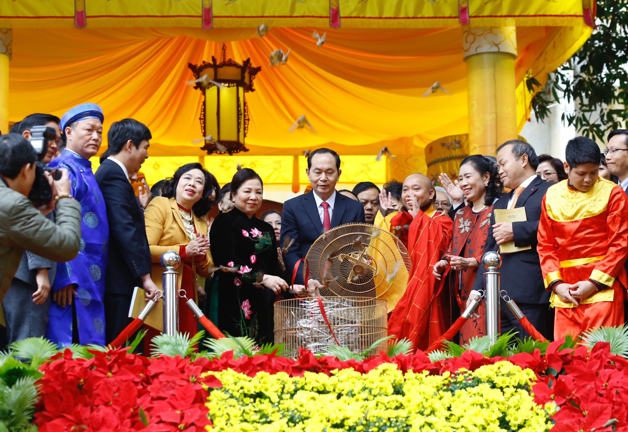 Chu tich nuoc tha ca chep anh 9