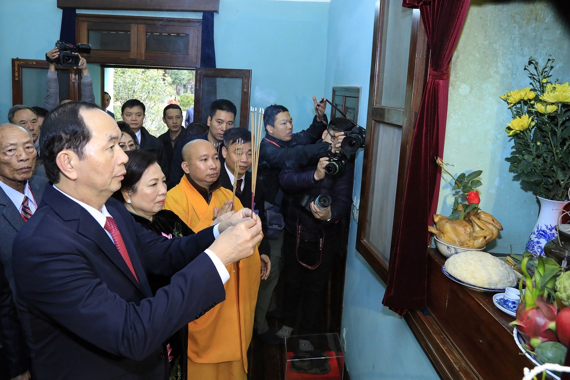 Chu tich nuoc tha ca chep anh 4