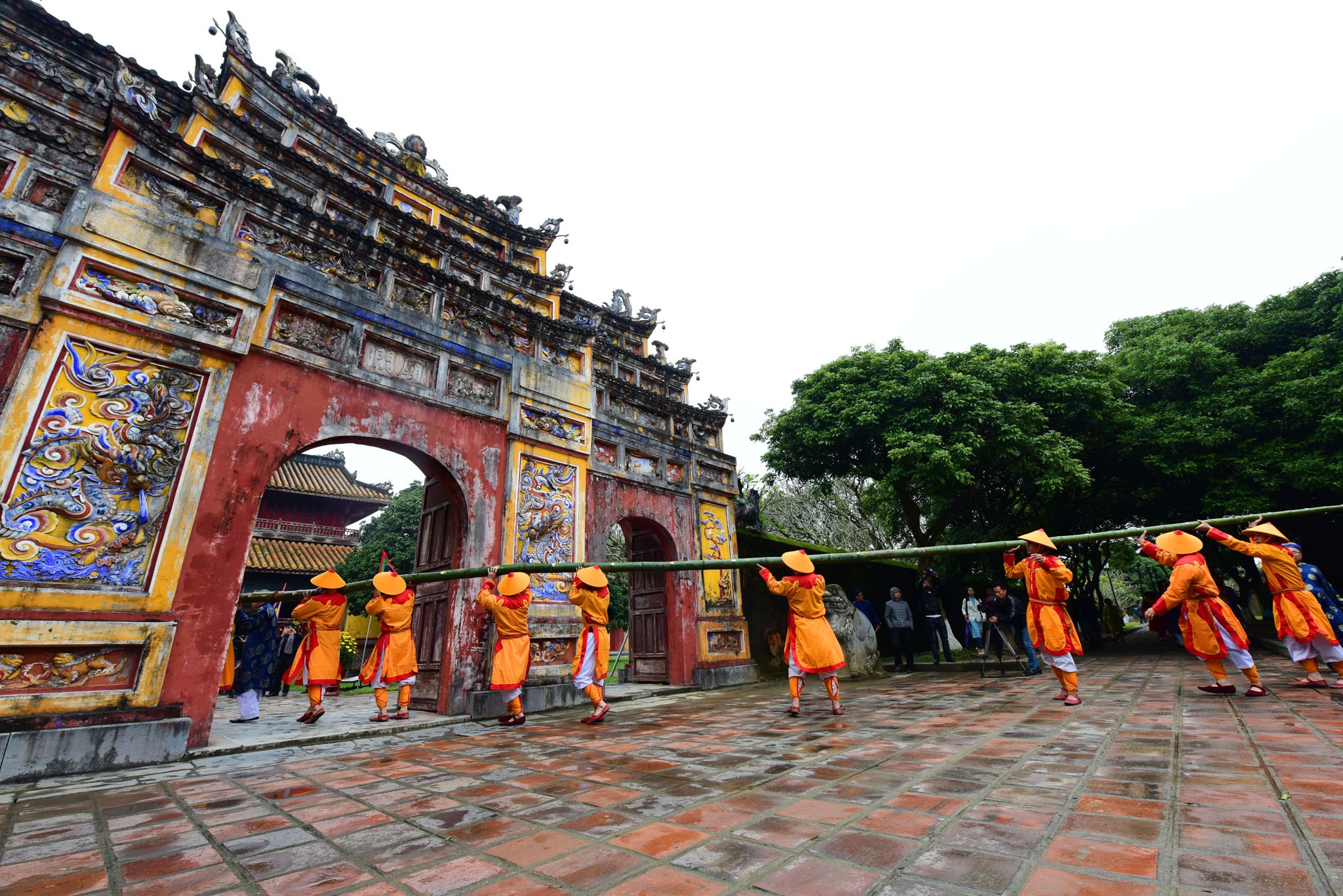 Le dung neu don Tet tai Dai Noi Hue hinh anh