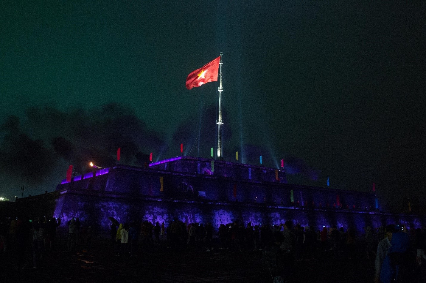 kỳ đài ở Huế được thắp sáng ảnh 2 ky dai o Hue duoc thap sang anh 2