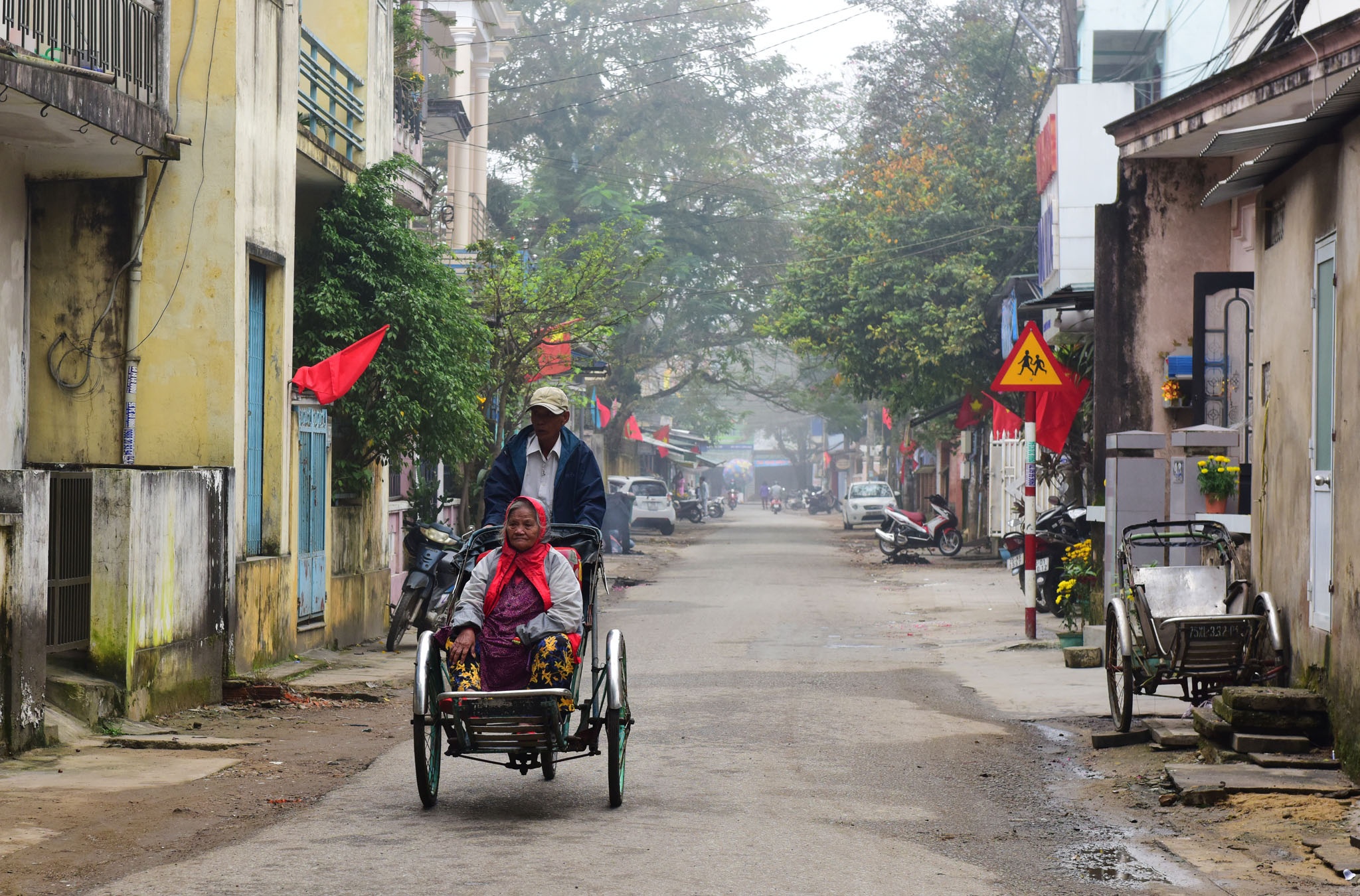 Khoanh khac muon mat ngay dau nam moi o co do Hue hinh anh