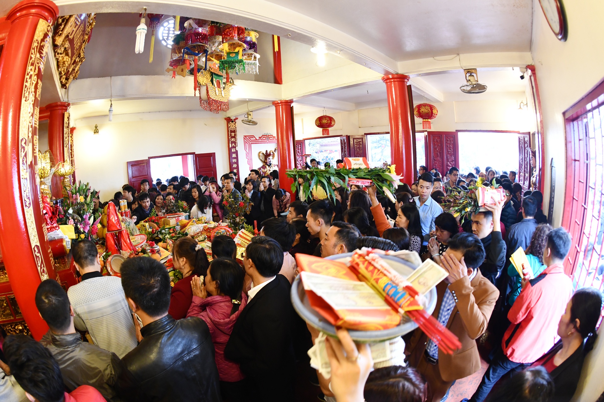 dan cong so di le phu Tay Ho anh 1