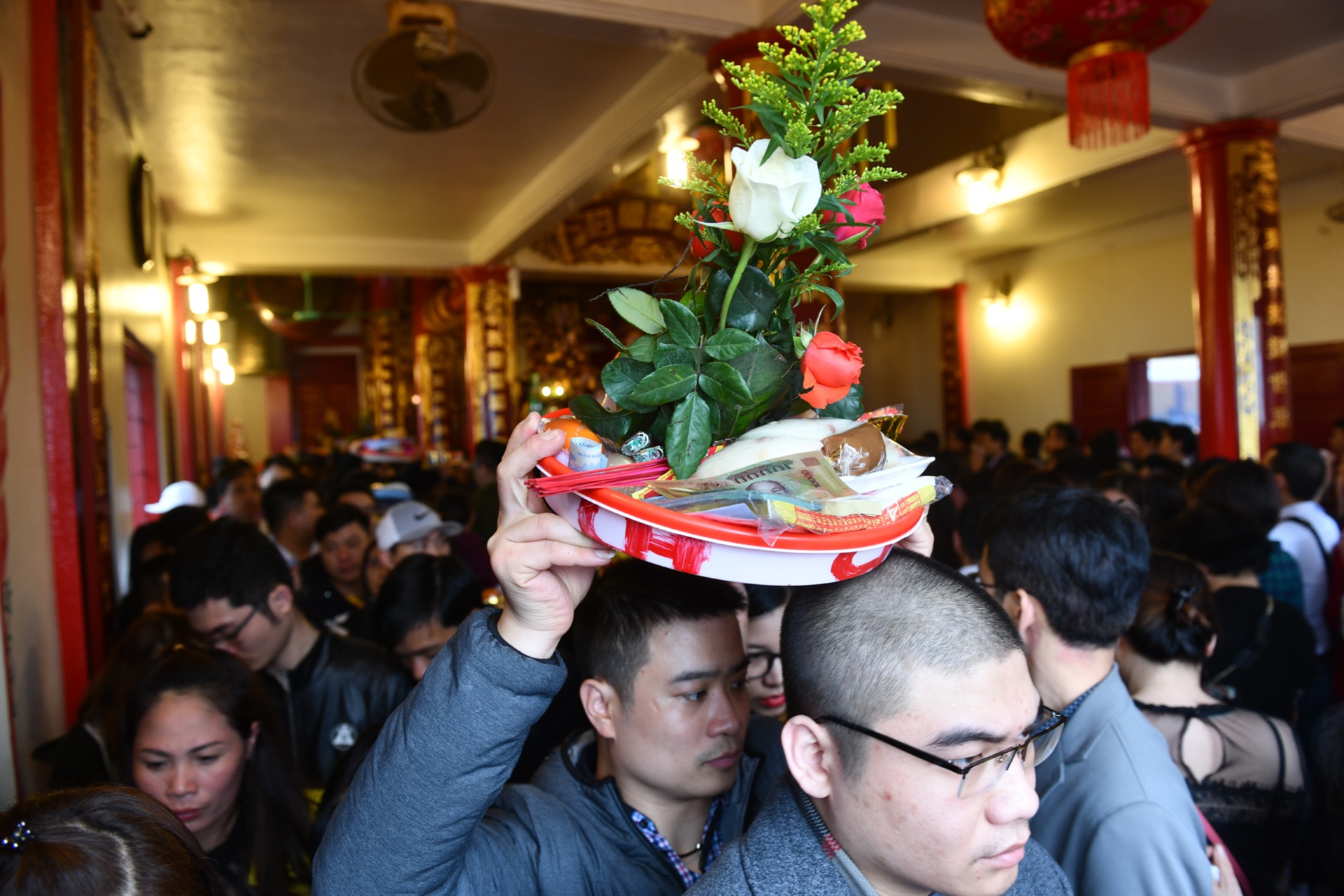 dan cong so di le phu Tay Ho anh 13