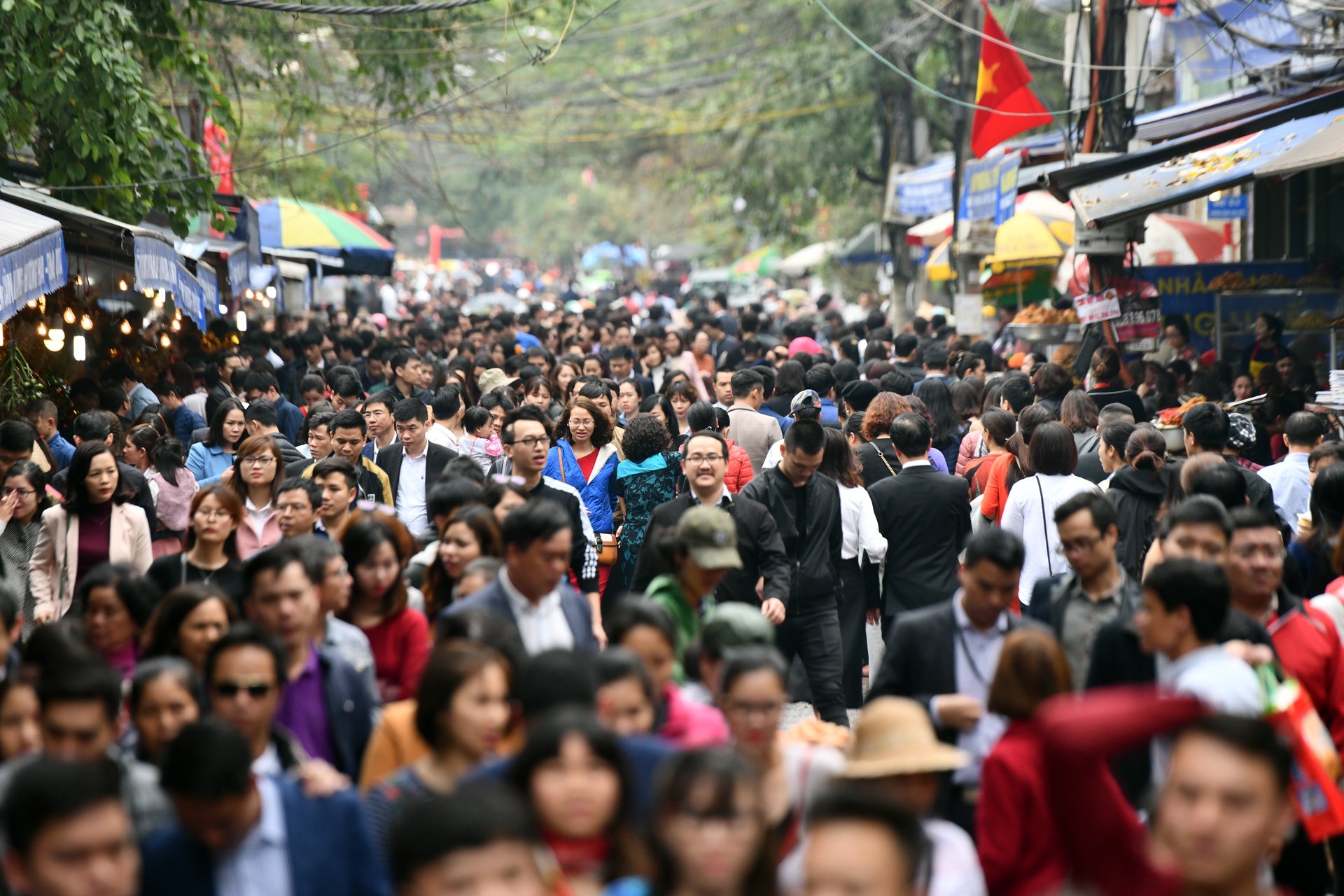 dan cong so di le phu Tay Ho anh 2