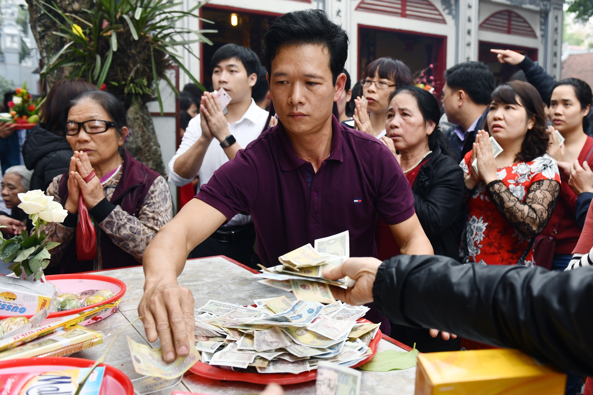 dan cong so di le phu Tay Ho anh 16