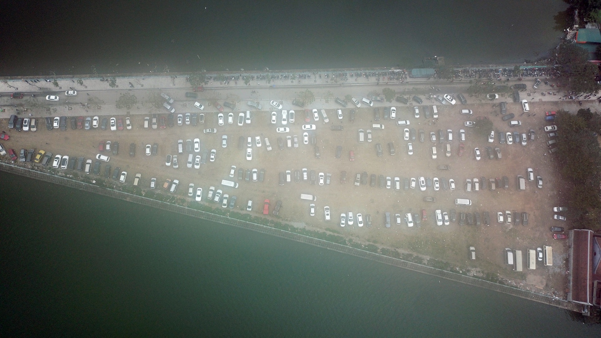 dan cong so di le phu Tay Ho anh 5