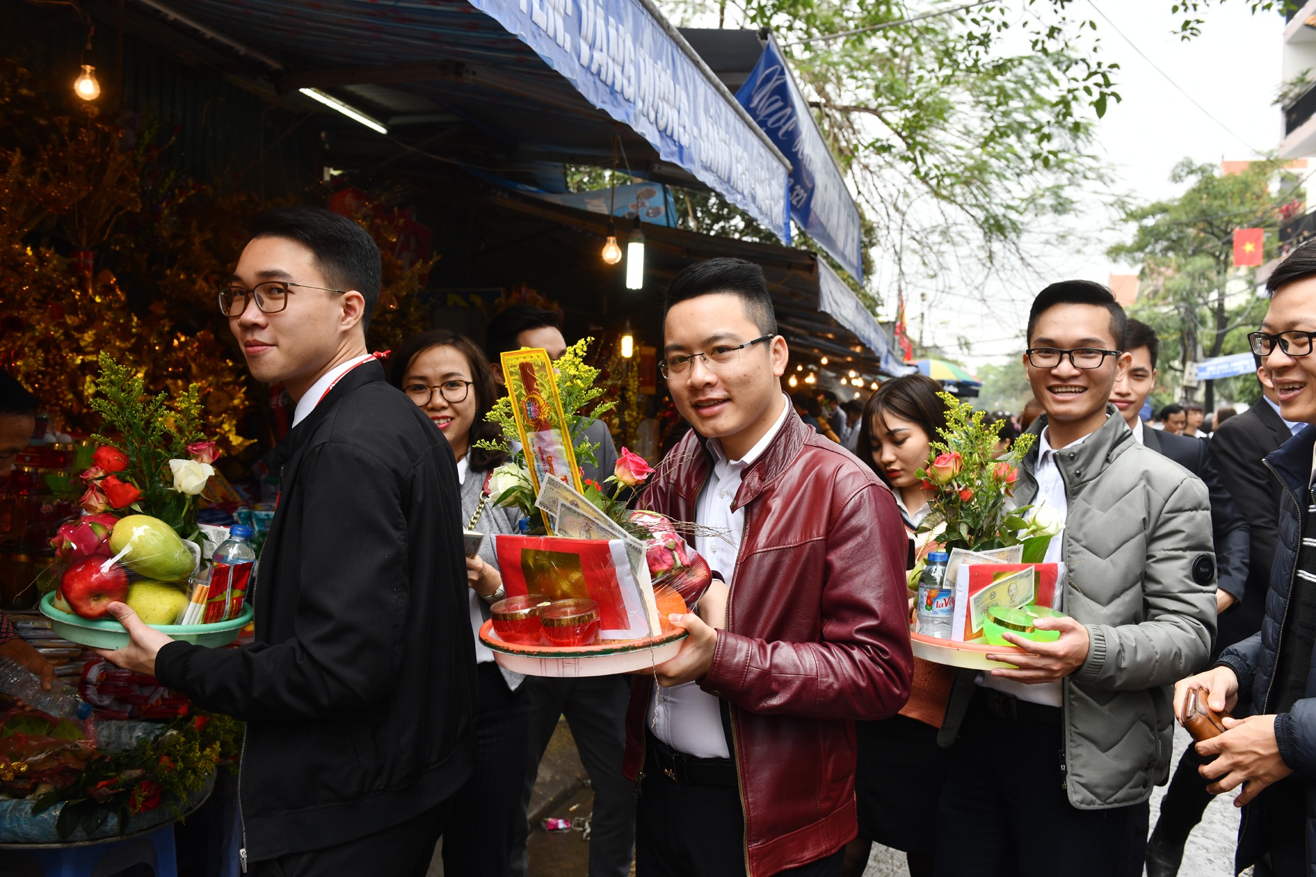 dan cong so di le phu Tay Ho anh 8