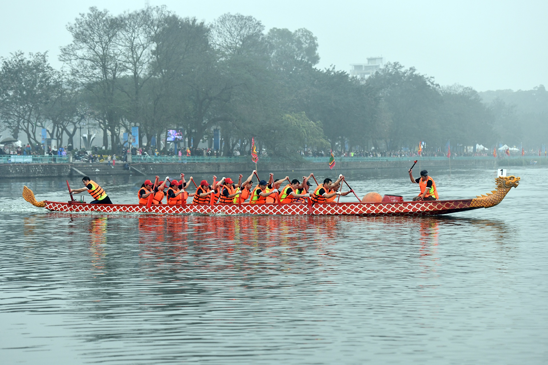 dua thuyen ho Tay anh 13