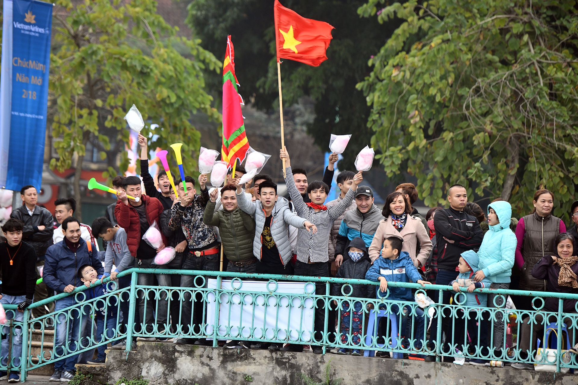 dua thuyen ho Tay anh 14