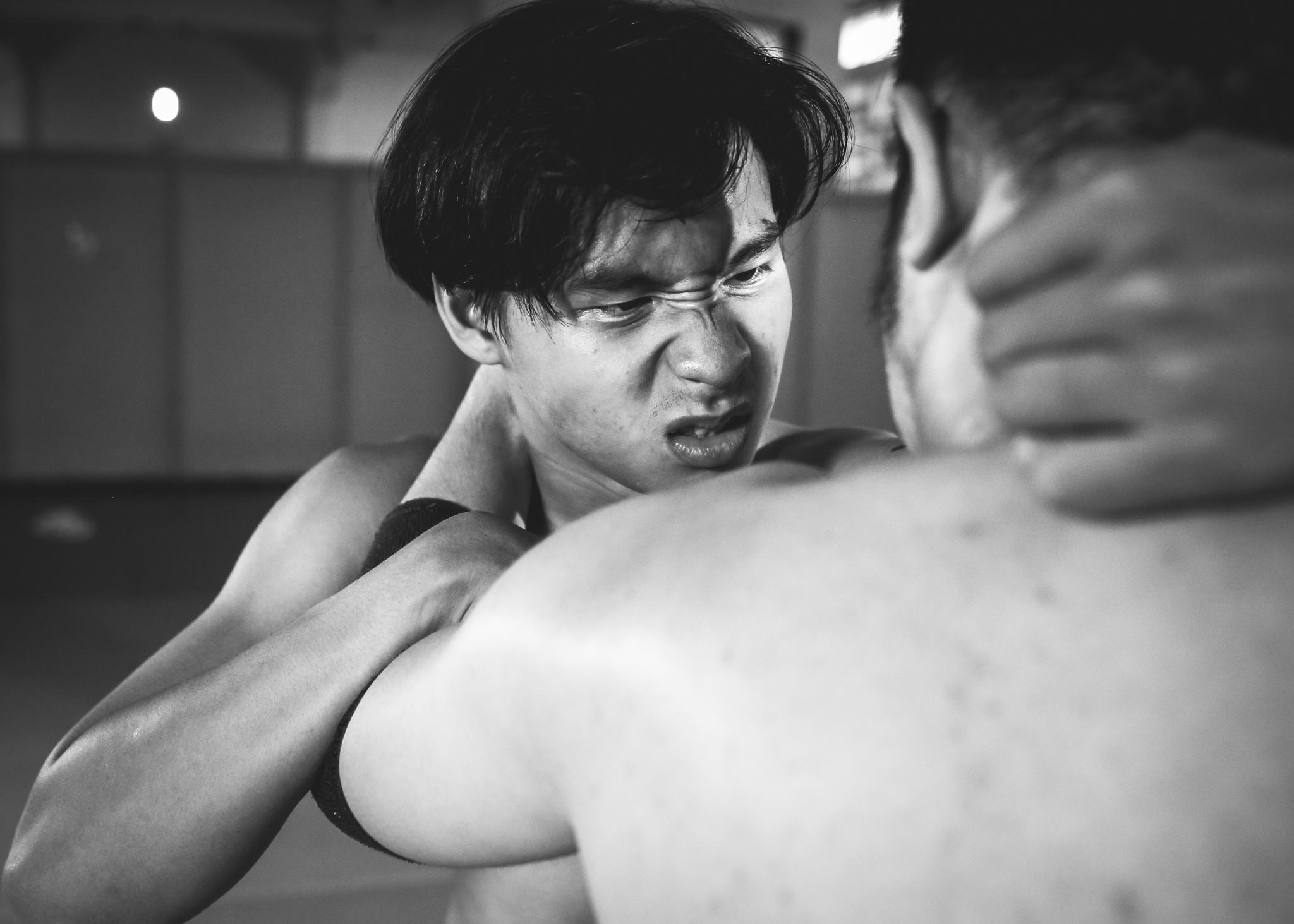 Nhom dau vat bieu dien Wrestling dau tien o Sai Gon hinh anh