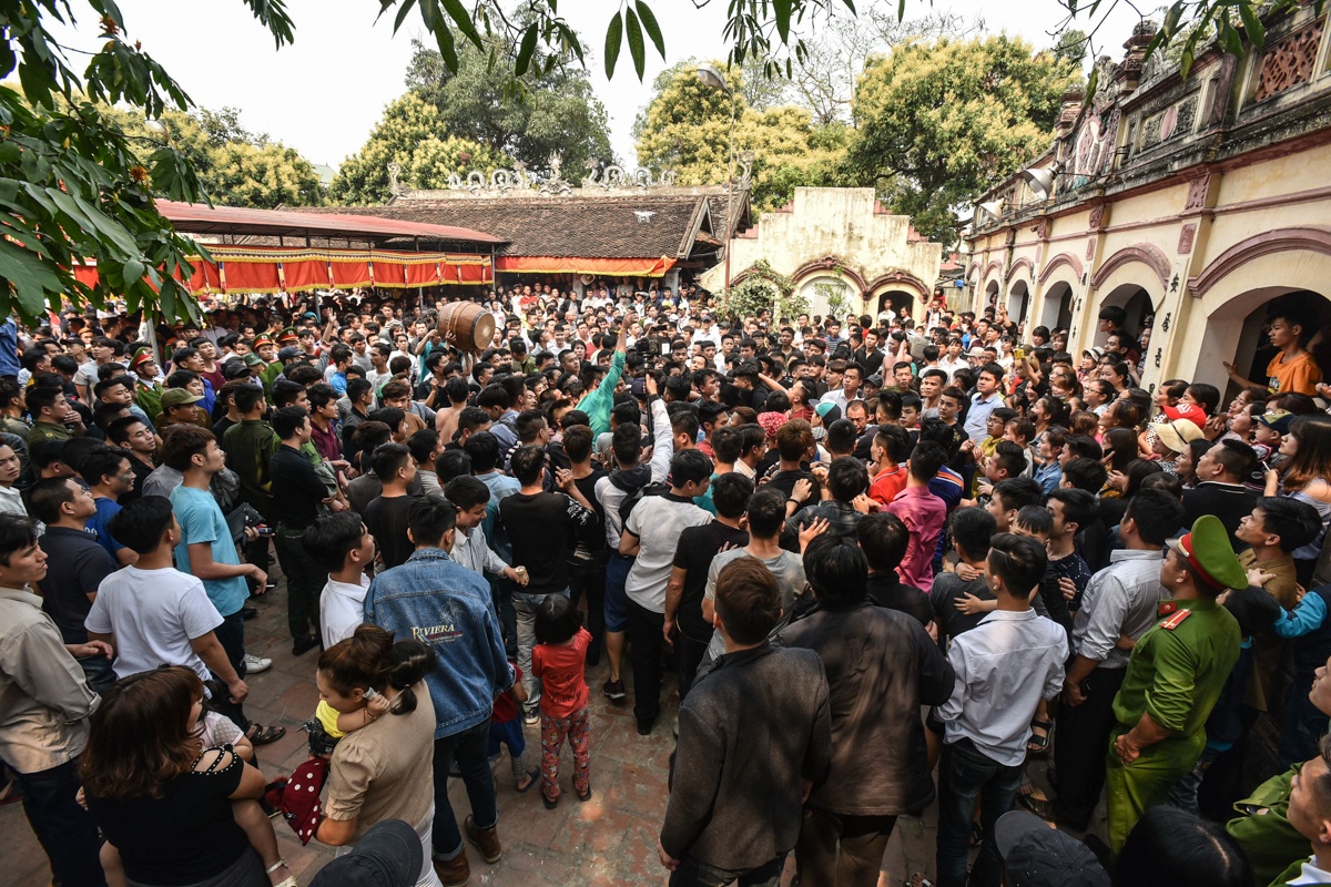 xo xat o le hoi cuop bong Son Dong anh 1