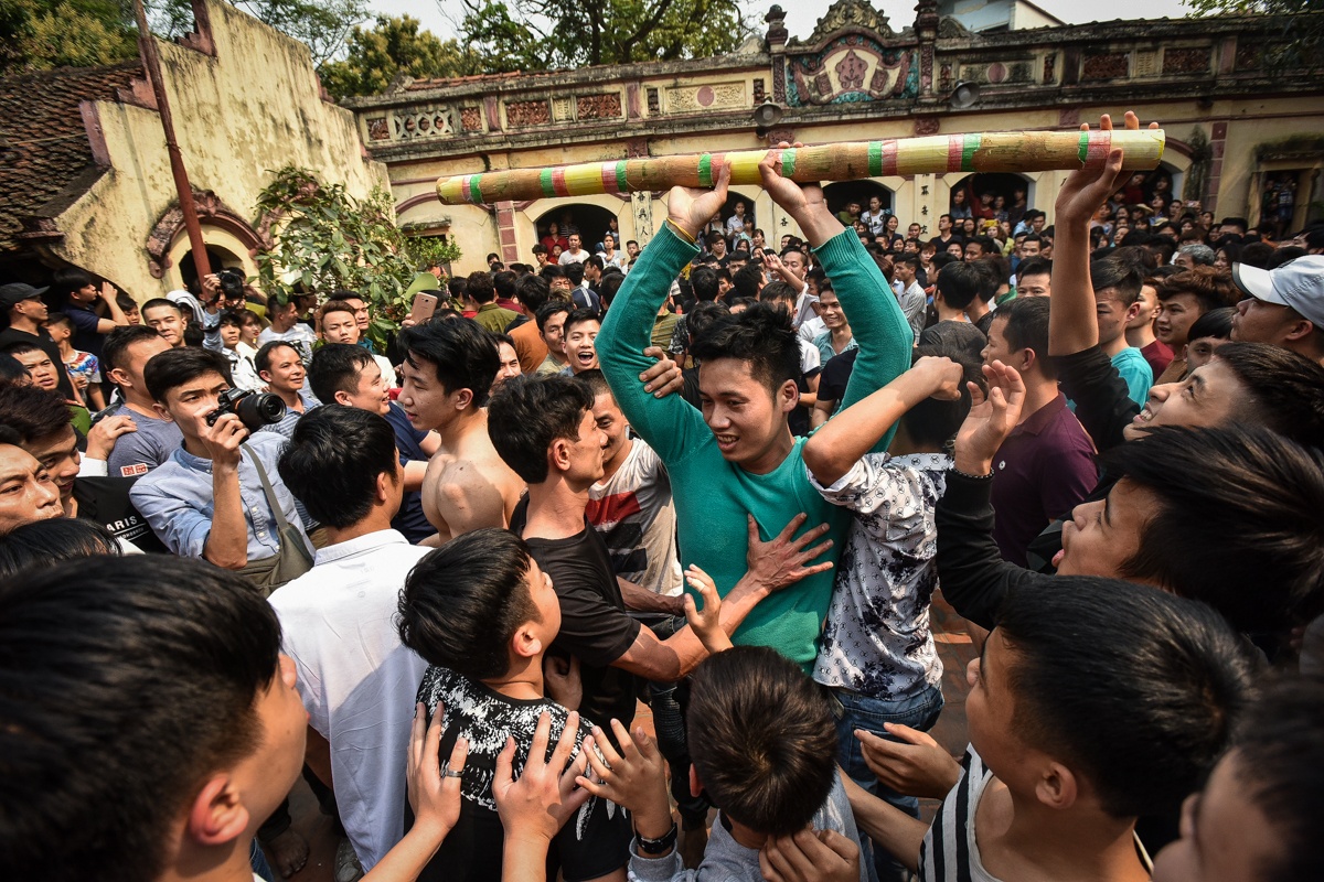 xo xat o le hoi cuop bong Son Dong anh 15