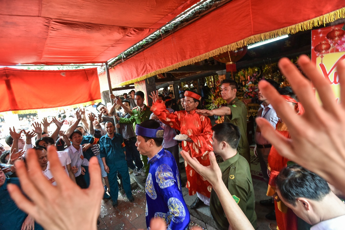 xo xat o le hoi cuop bong Son Dong anh 2