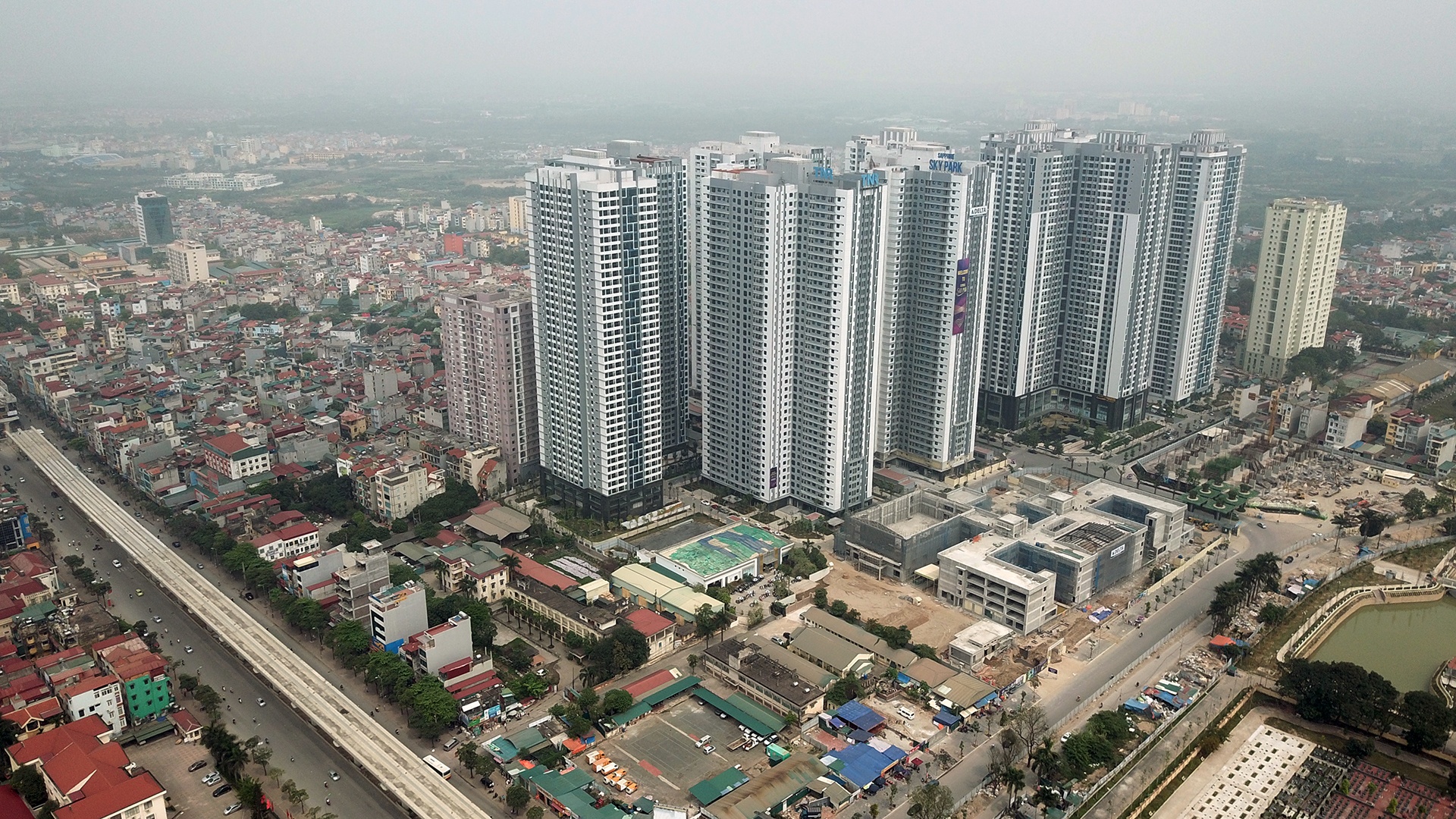 Tuyen metro 'rua thap ky' nhin tu tren cao hinh anh