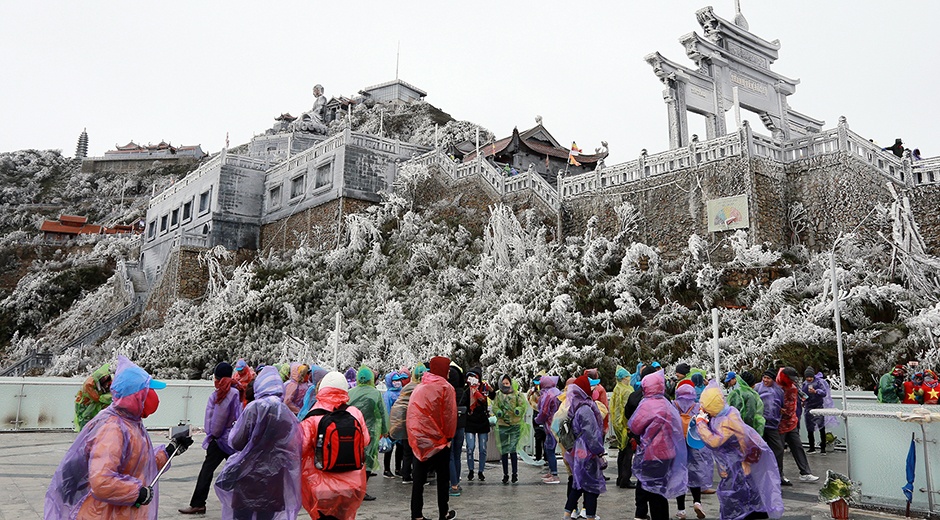 Bang tuyet thang tu bat ngo xuat hien o Fansipan hinh anh