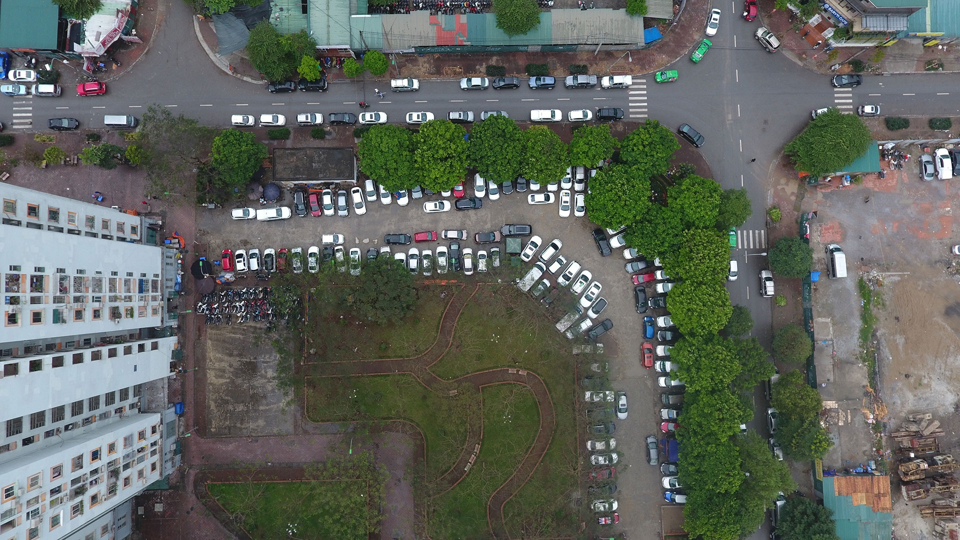 bai do xe o Nam Trung Yen anh 3