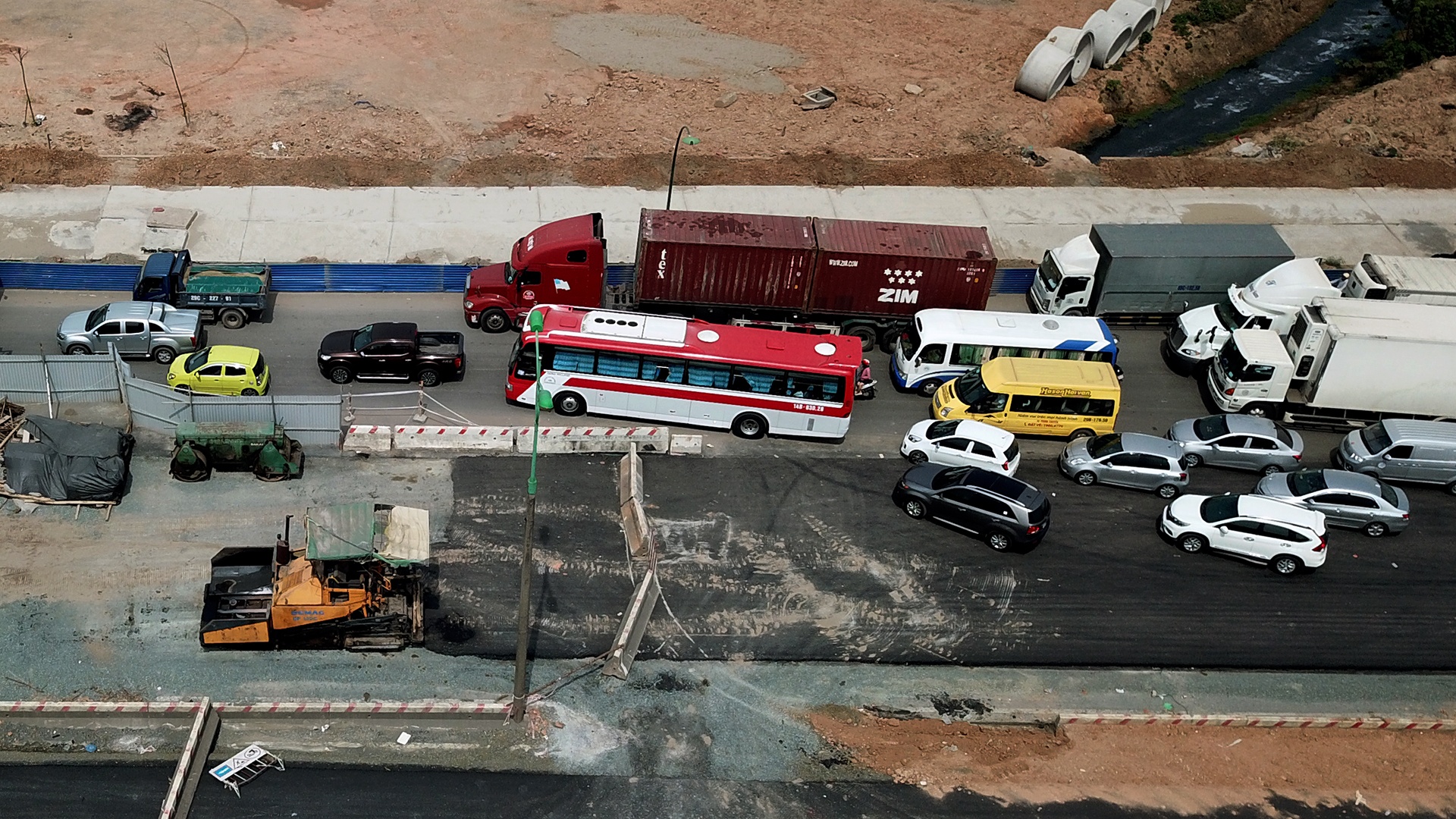 un tac tren duong Pham Van Dong anh 8