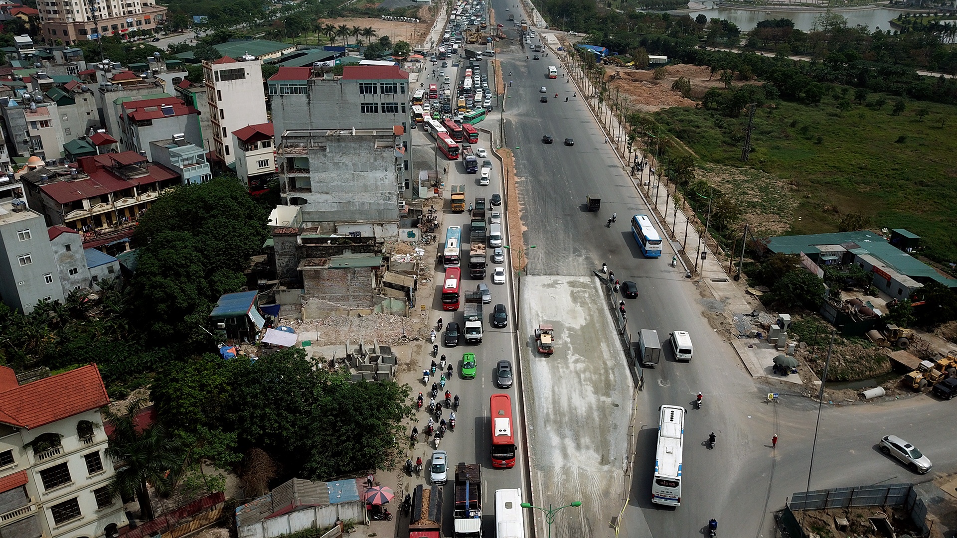 un tac tren duong Pham Van Dong anh 3
