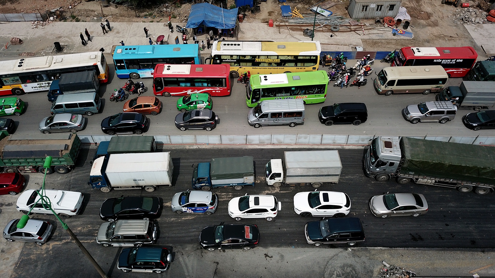 un tac tren duong Pham Van Dong anh 6