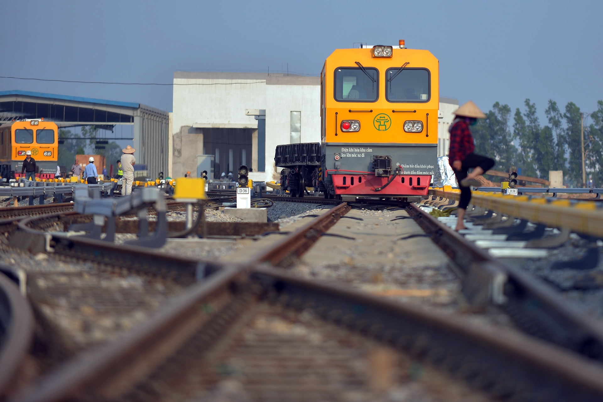 Tau ky thuat tuyen Cat Linh - Ha Dong chay thu o bai tap ket hinh anh