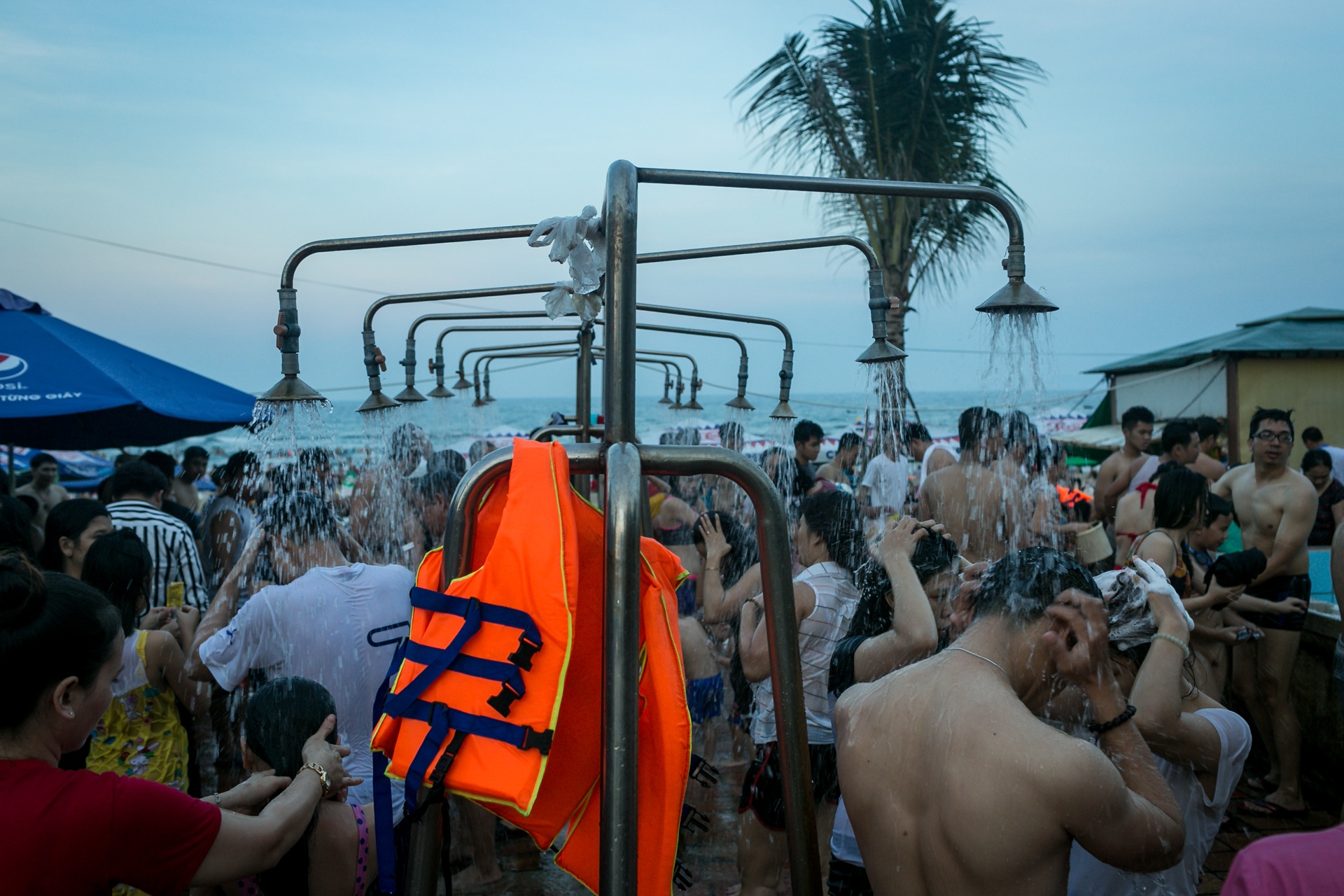 dong nghet nguoi di nghi le 30/4 anh 12