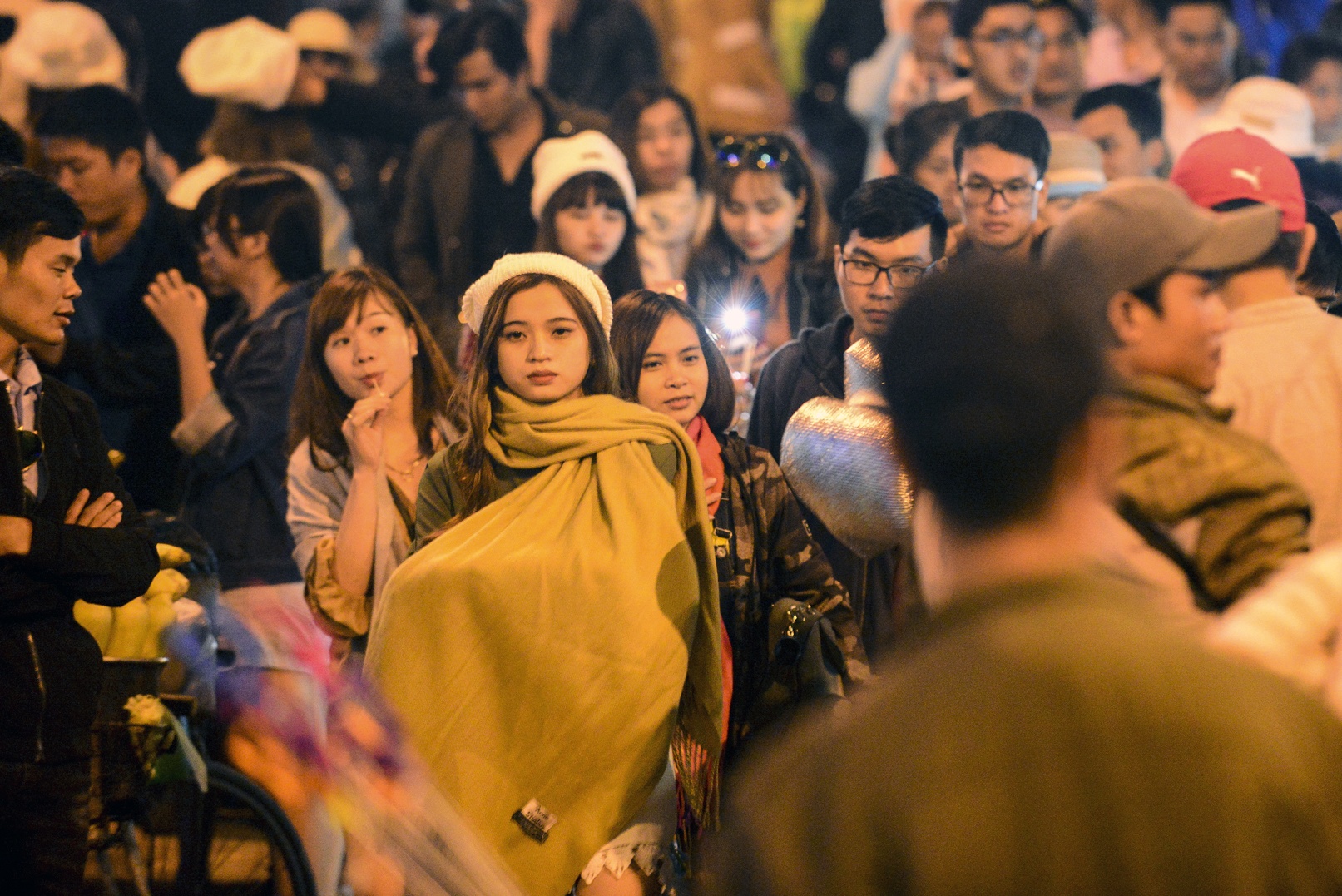 dong nghet nguoi di nghi le 30/4 anh 18