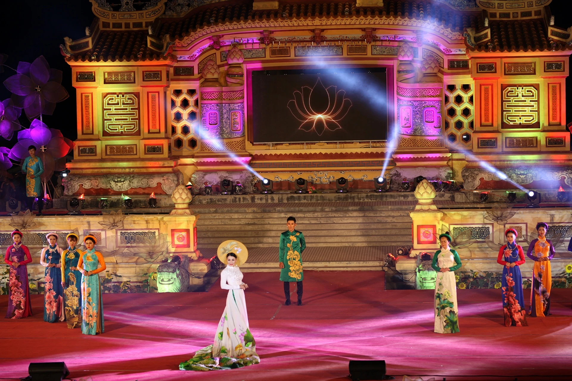 trinh dien ao dai tai Festival Hue anh 1