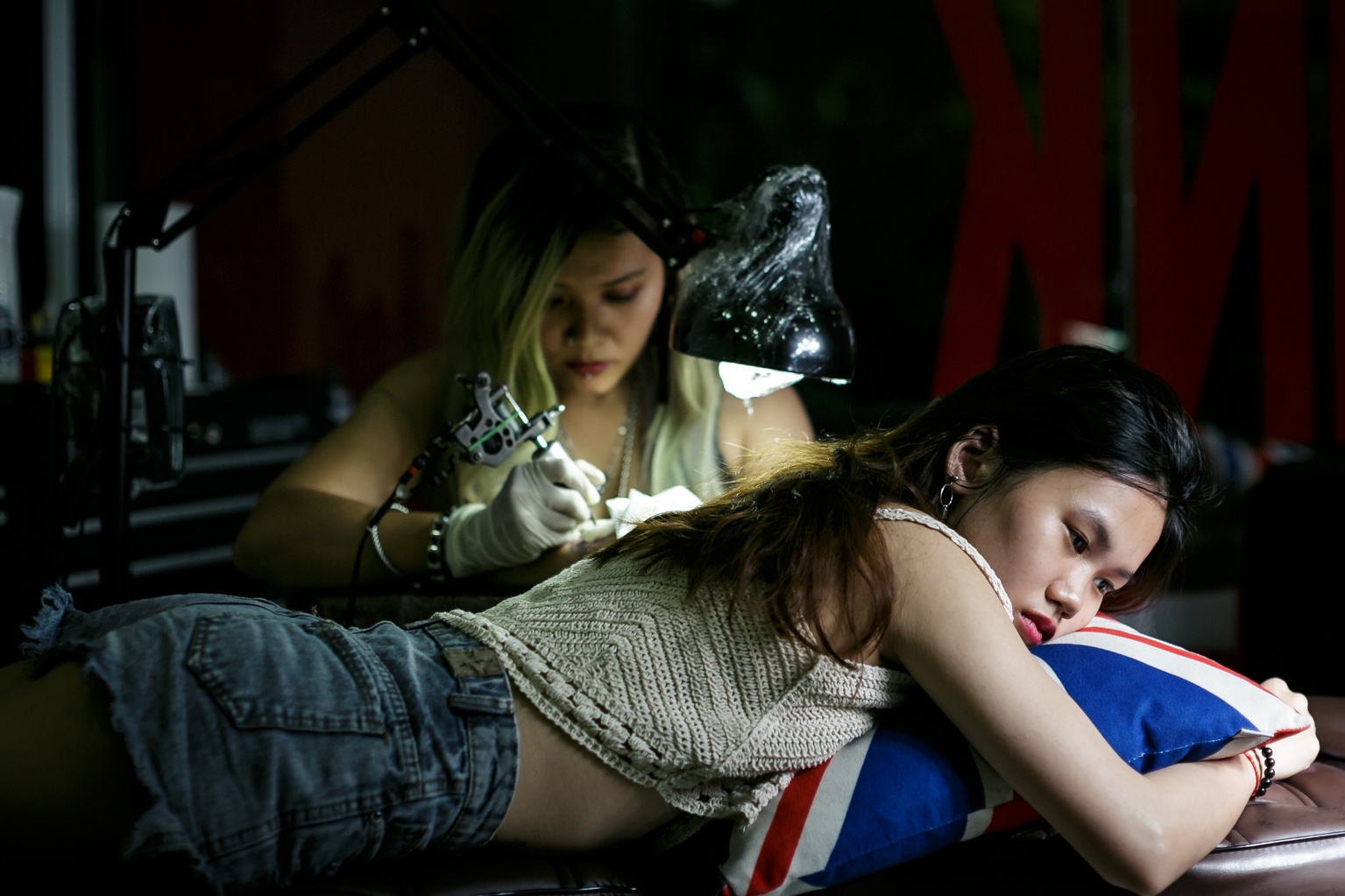 Doi thuong cua nu chu tiem xam ca tinh o Sai Gon hinh anh