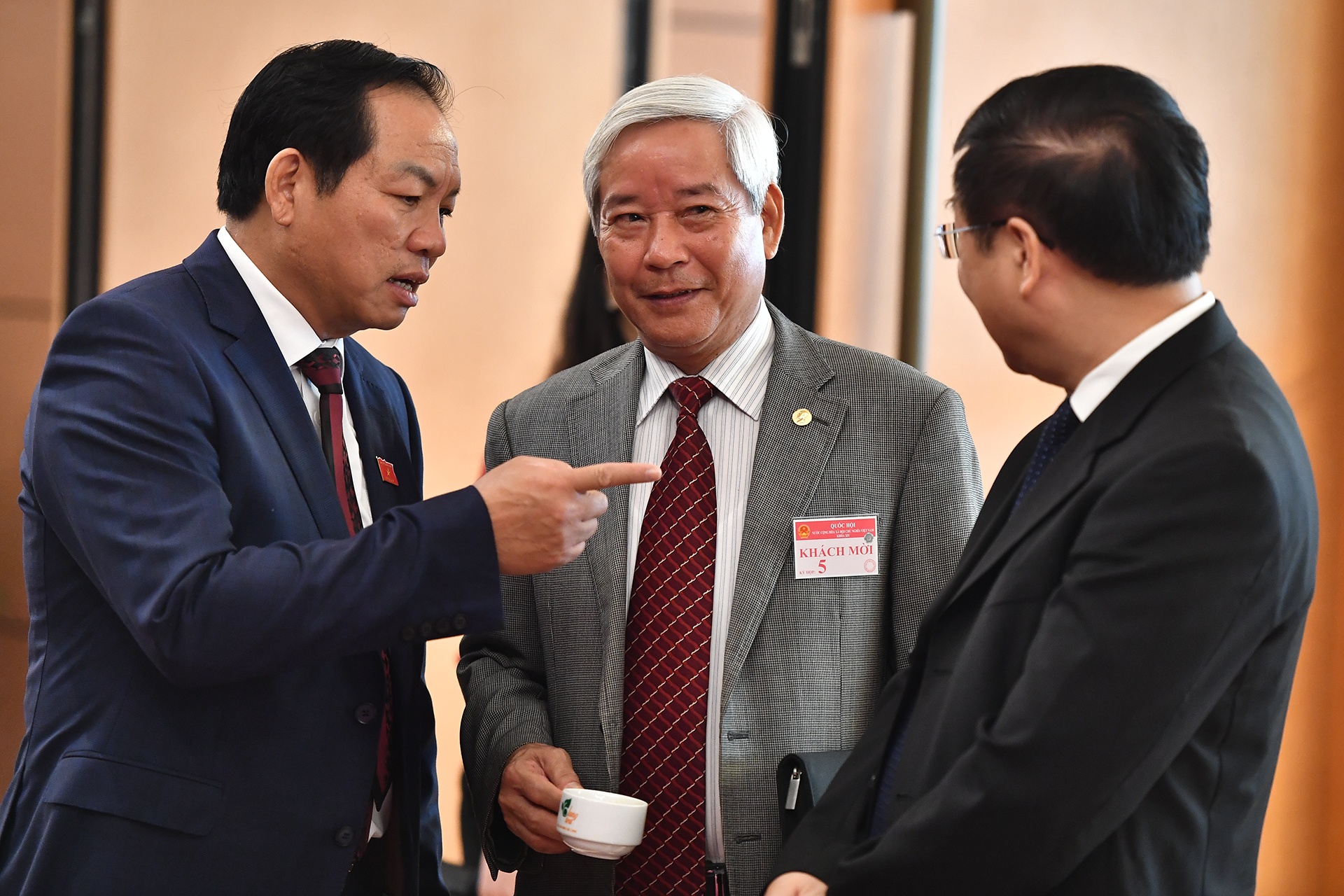 Quoc hoi hop lan thu 5 anh 9