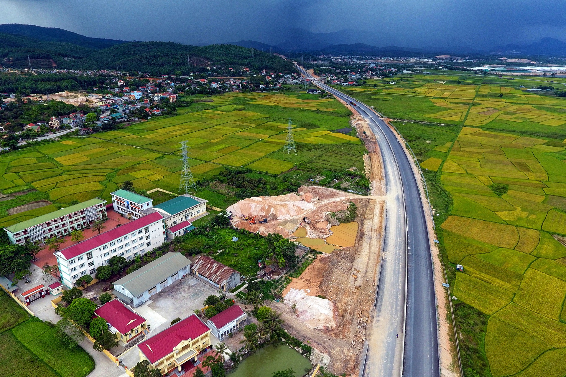 huyen Van Don co cao toc moi anh 11