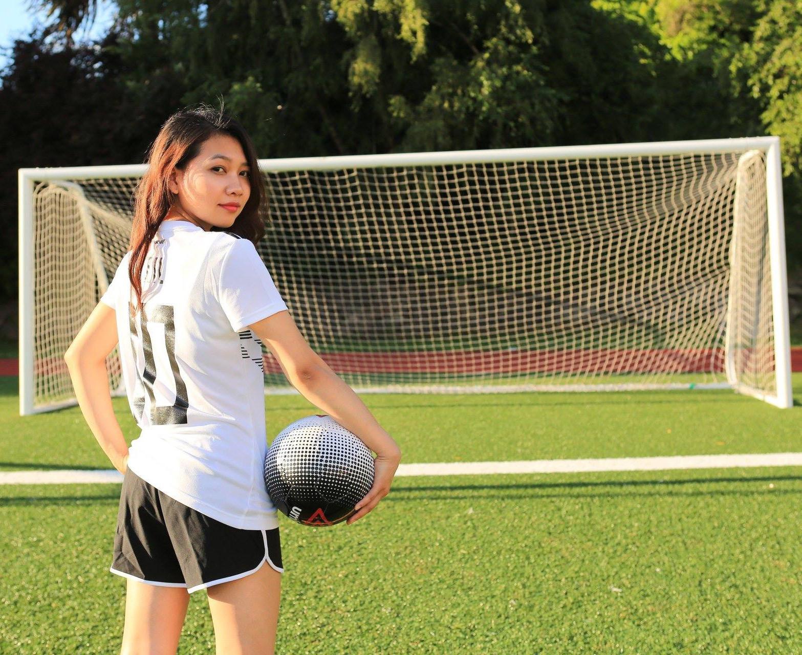 thieu nu mua World Cup anh 4