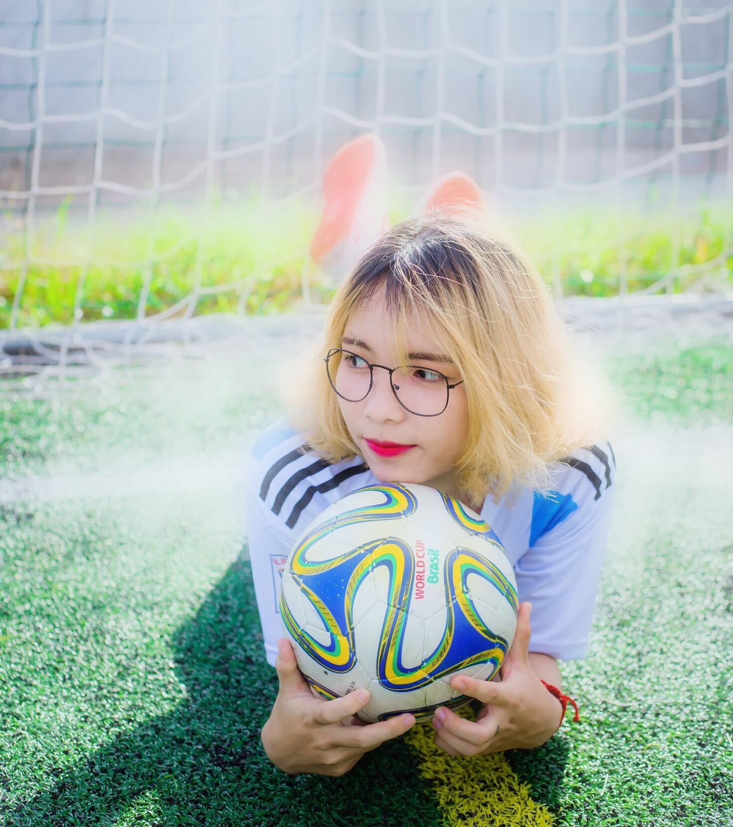 thieu nu mua World Cup anh 7