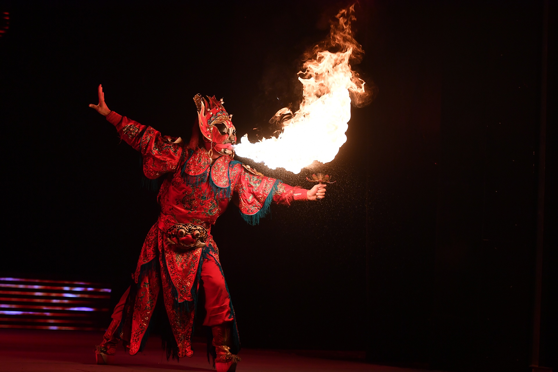 xem Xuyen kich doi mat na o Tu Xuyen Trung Quoc anh 8