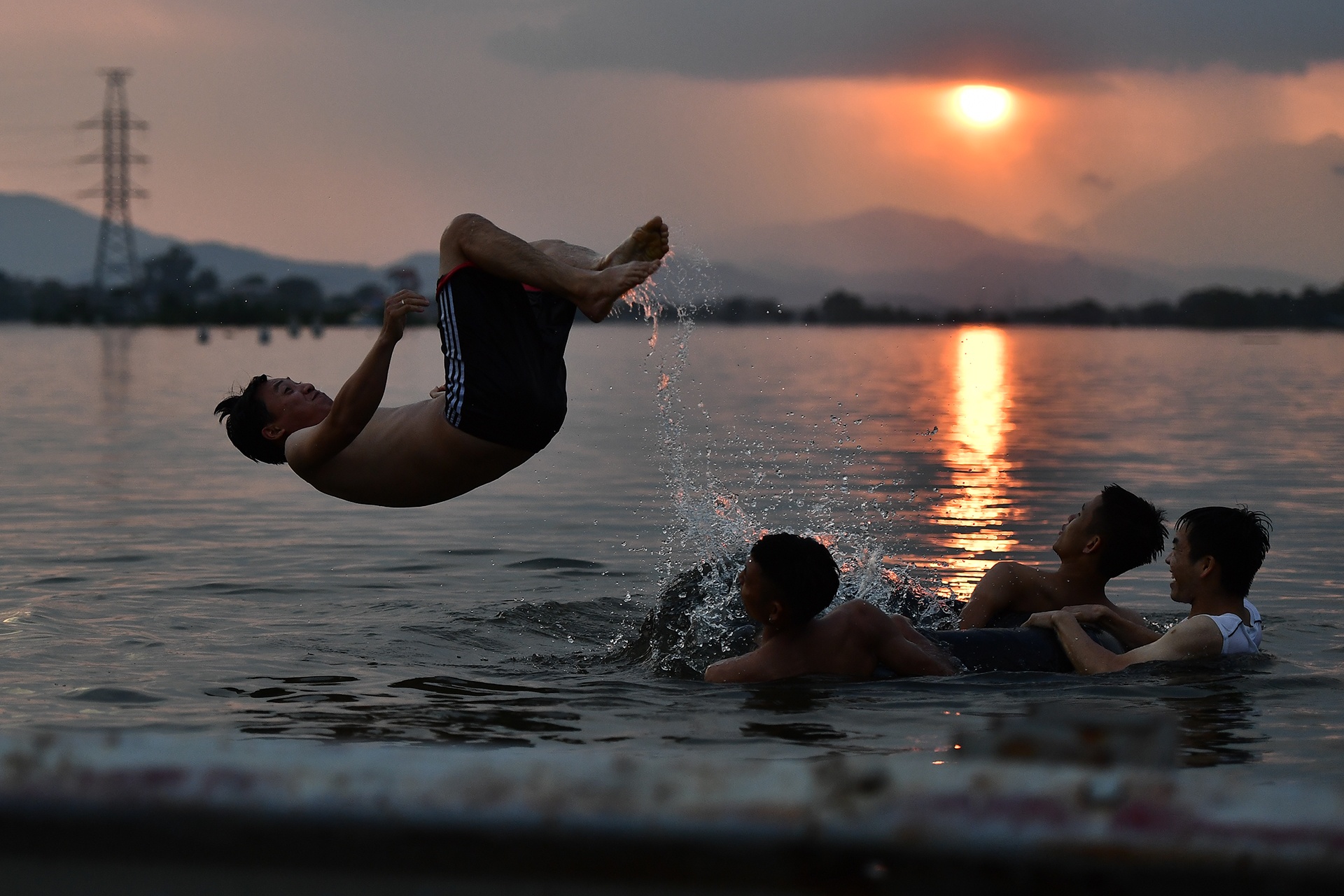 boi loi tren duong sau mua ngap anh 12