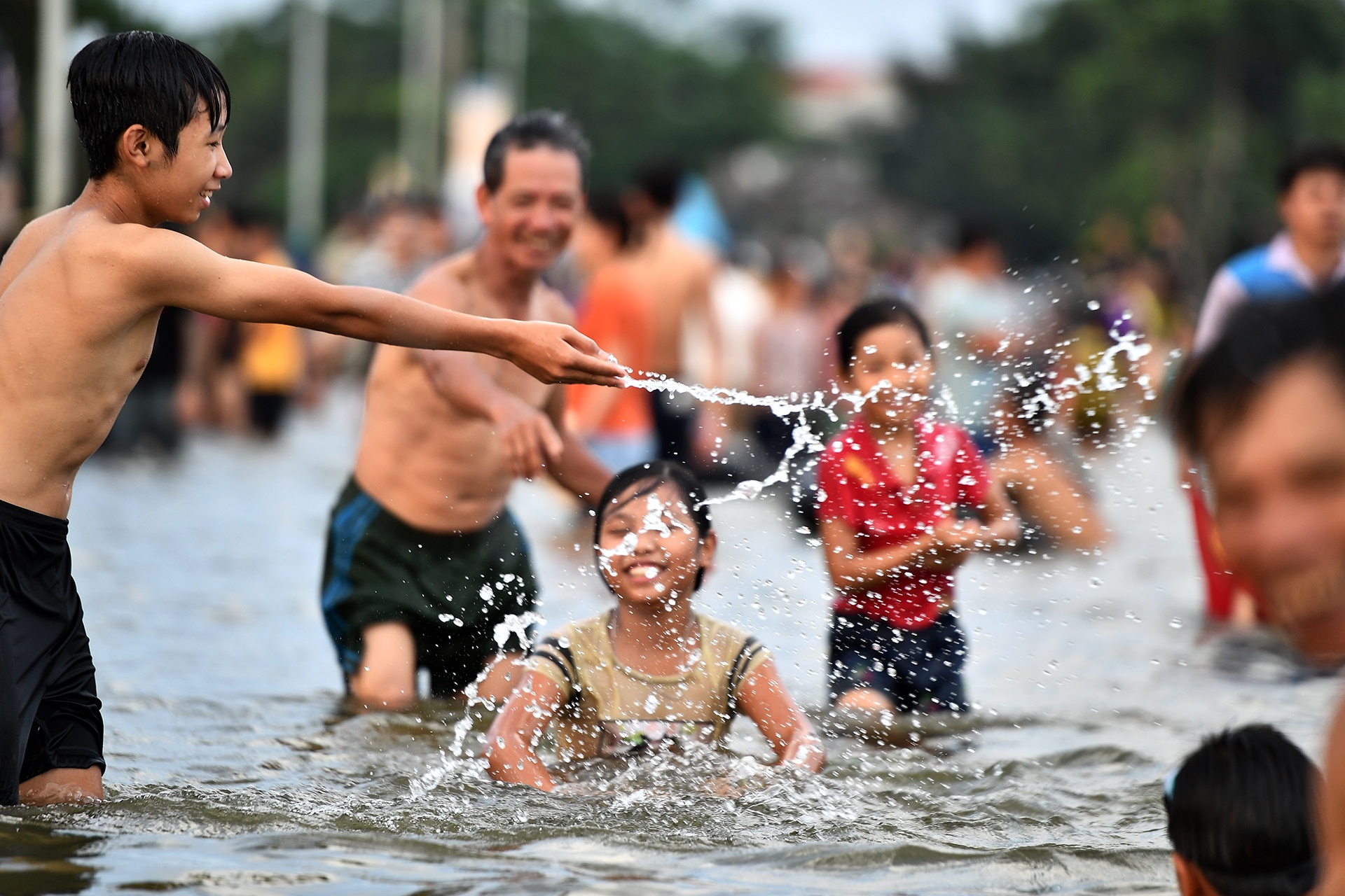 boi loi tren duong sau mua ngap anh 6