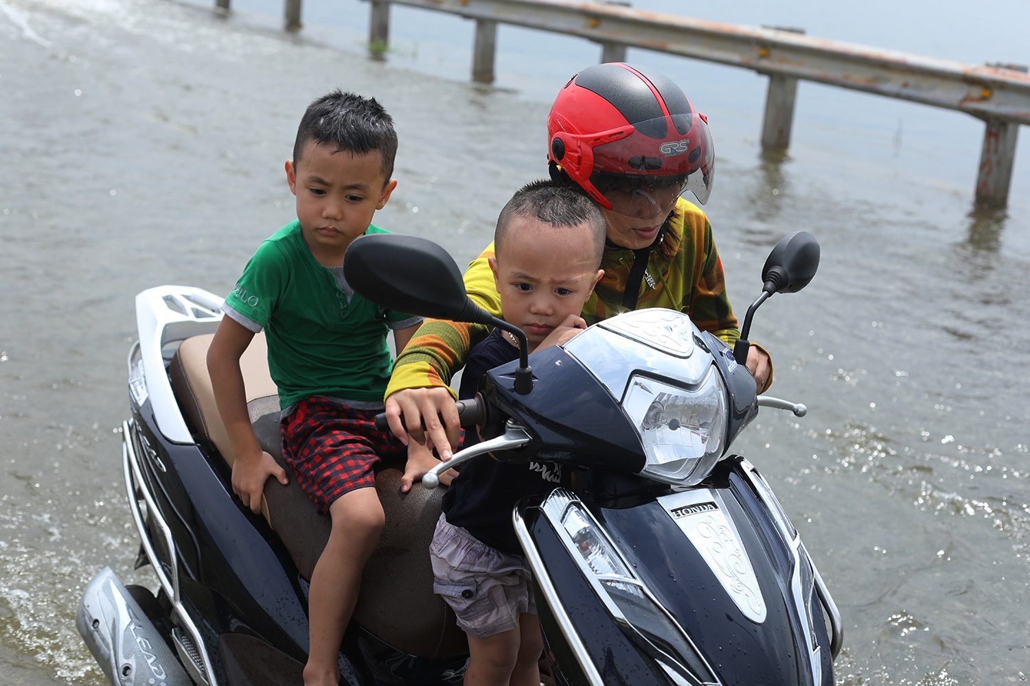 ngap tinh lo 421B o Can Huu anh 9