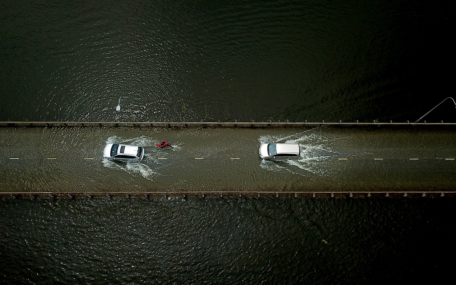 Xe co 'boi' doc tinh lo o ngoai thanh Ha Noi hinh anh