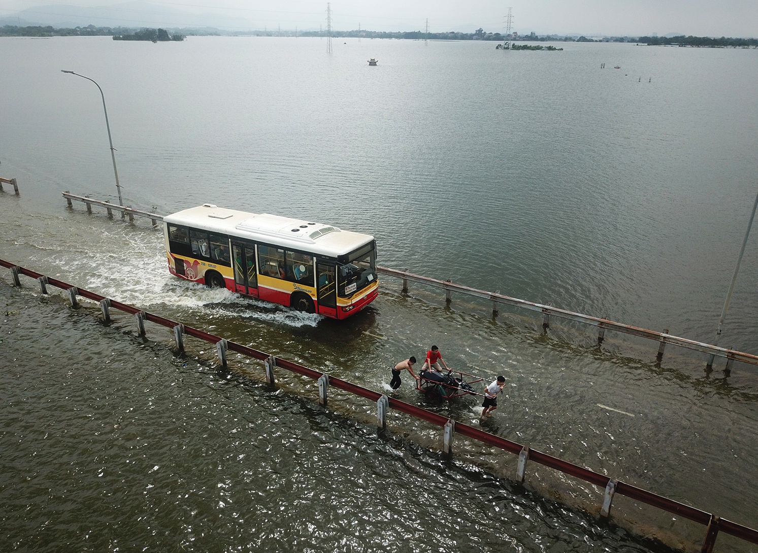 ngap tinh lo 421B o Can Huu anh 6