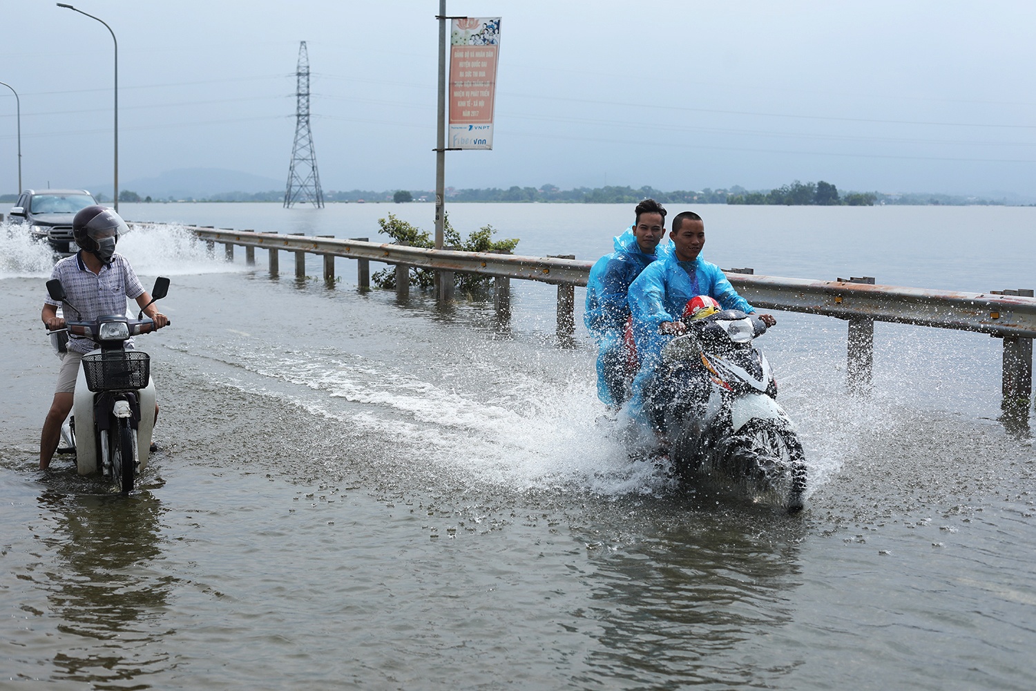 ngap tinh lo 421B o Can Huu anh 8