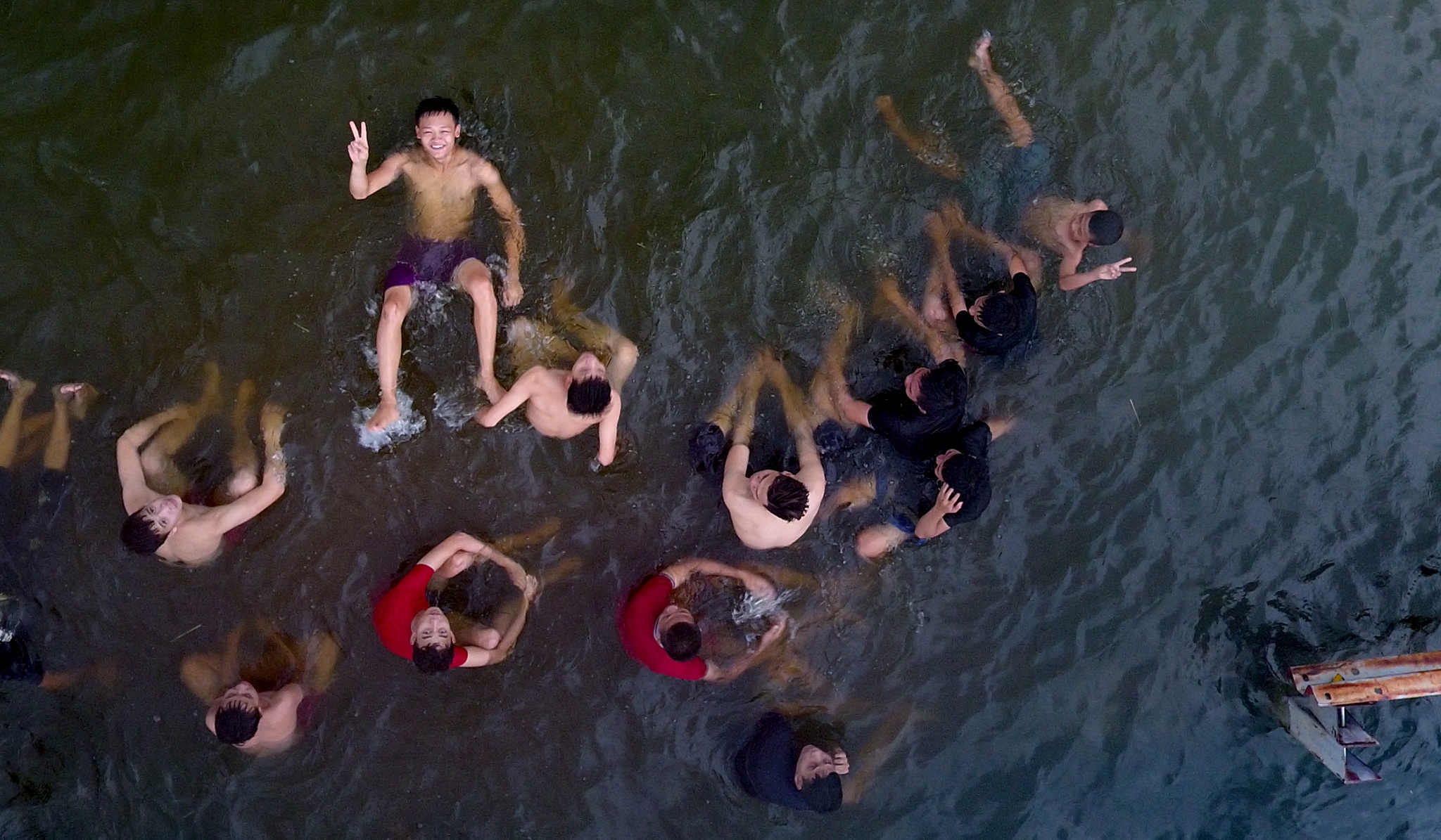 ngập tỉnh lộ 421B ở Cấn Hữu ảnh 4 ngap tinh lo 421B o Can Huu anh 4