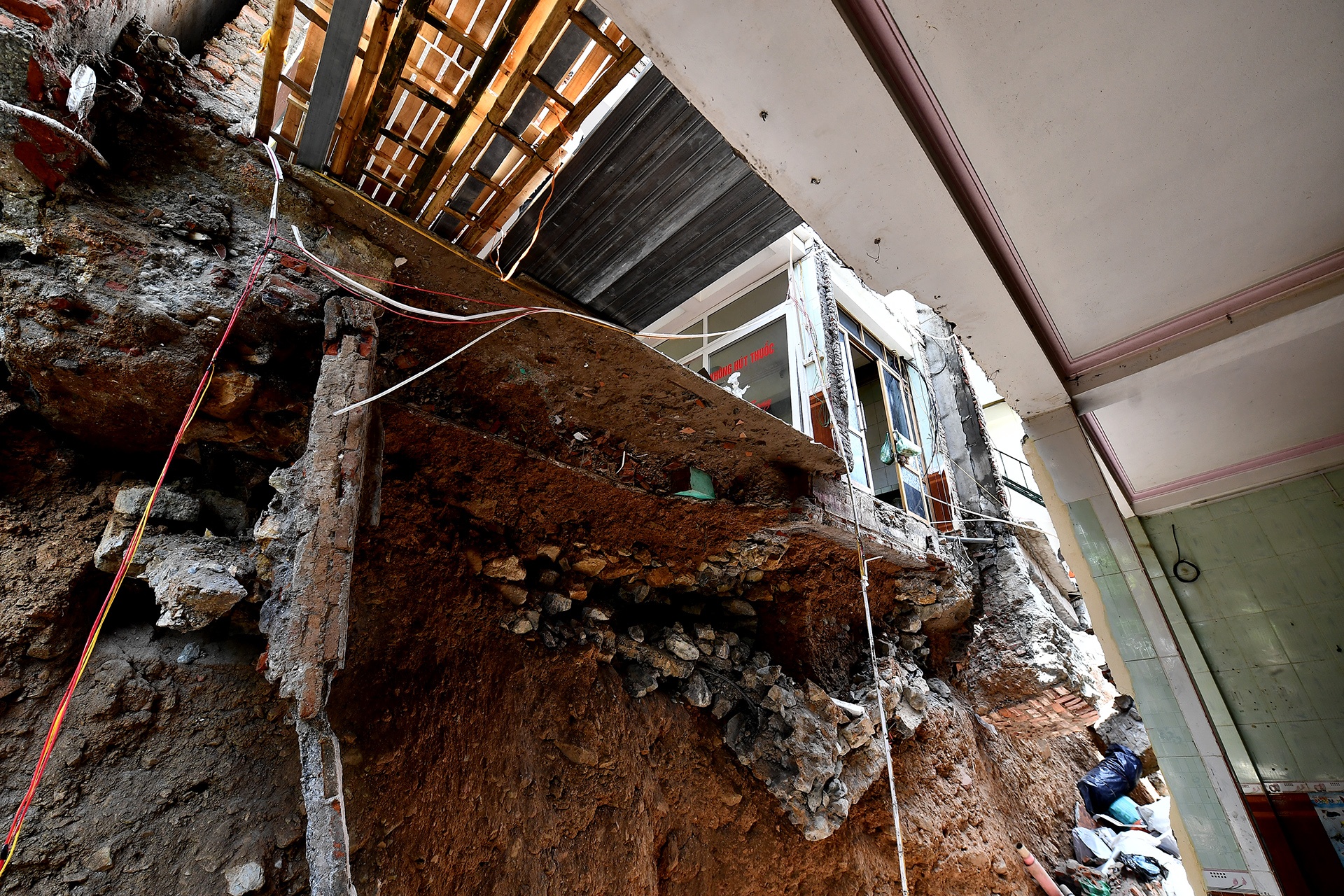 sap nha vi sat lo o Hoa Binh anh 9