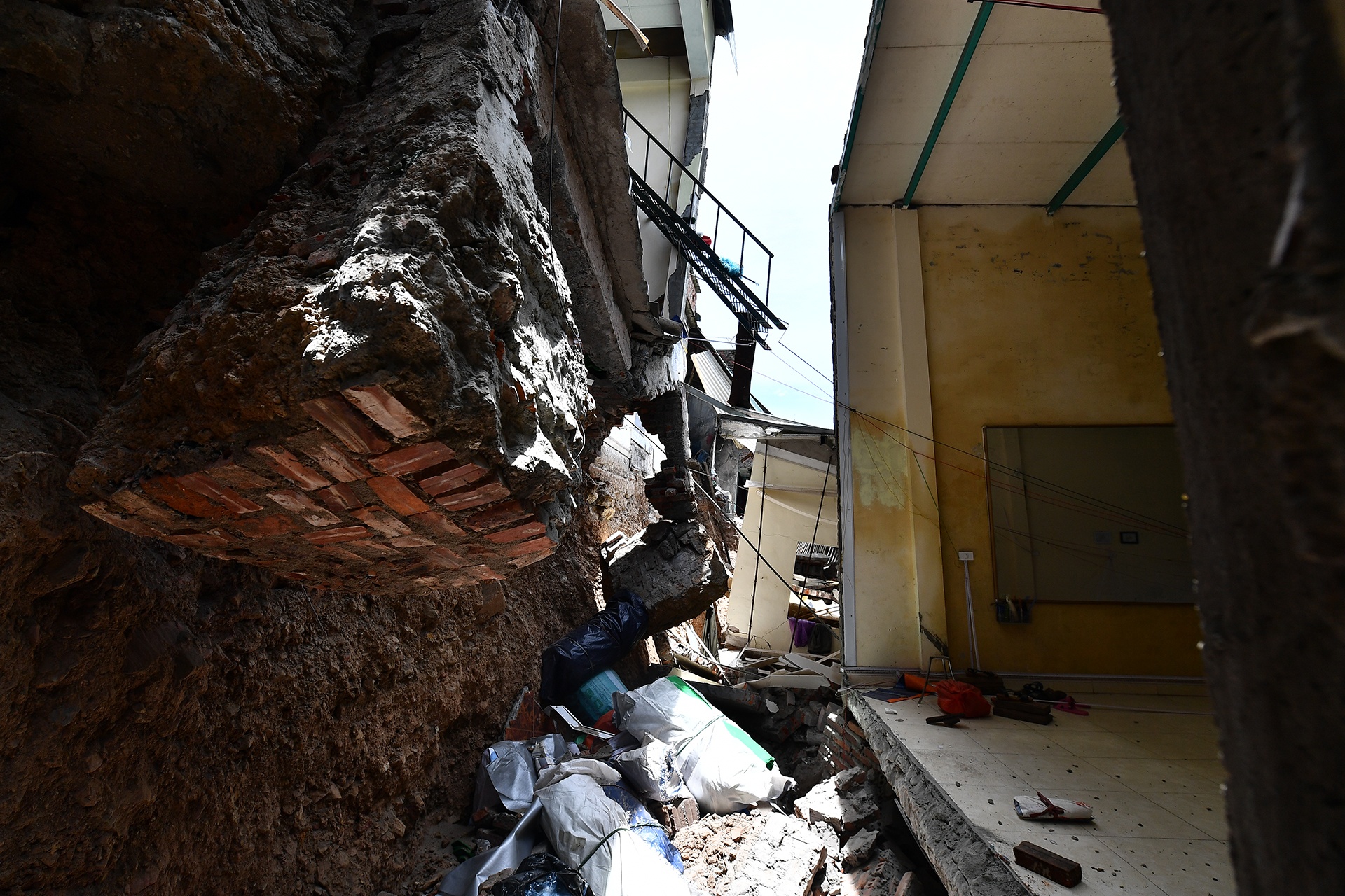 sap nha vi sat lo o Hoa Binh anh 14