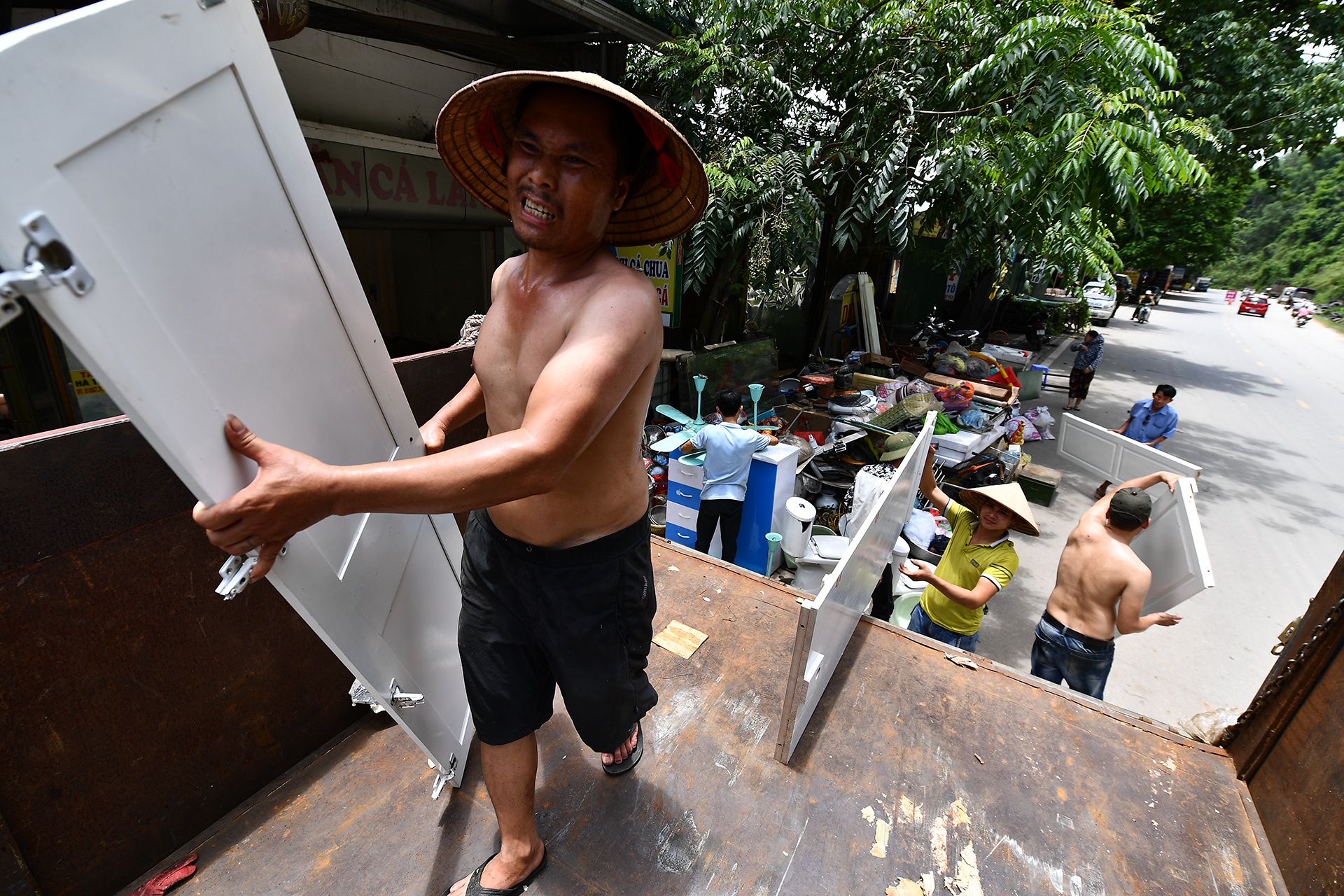 sap nha vi sat lo o Hoa Binh anh 16