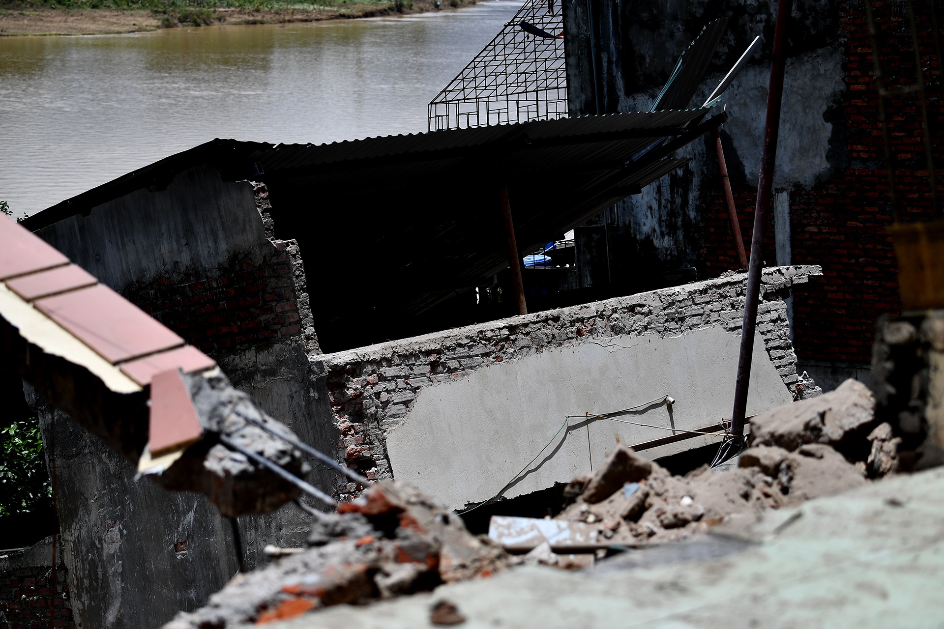 sap nha vi sat lo o Hoa Binh anh 5