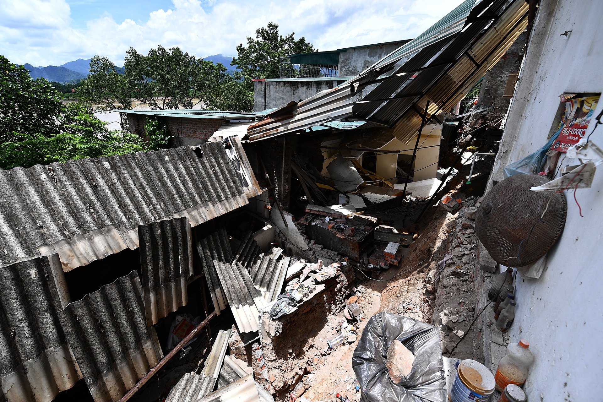 sap nha vi sat lo o Hoa Binh anh 6