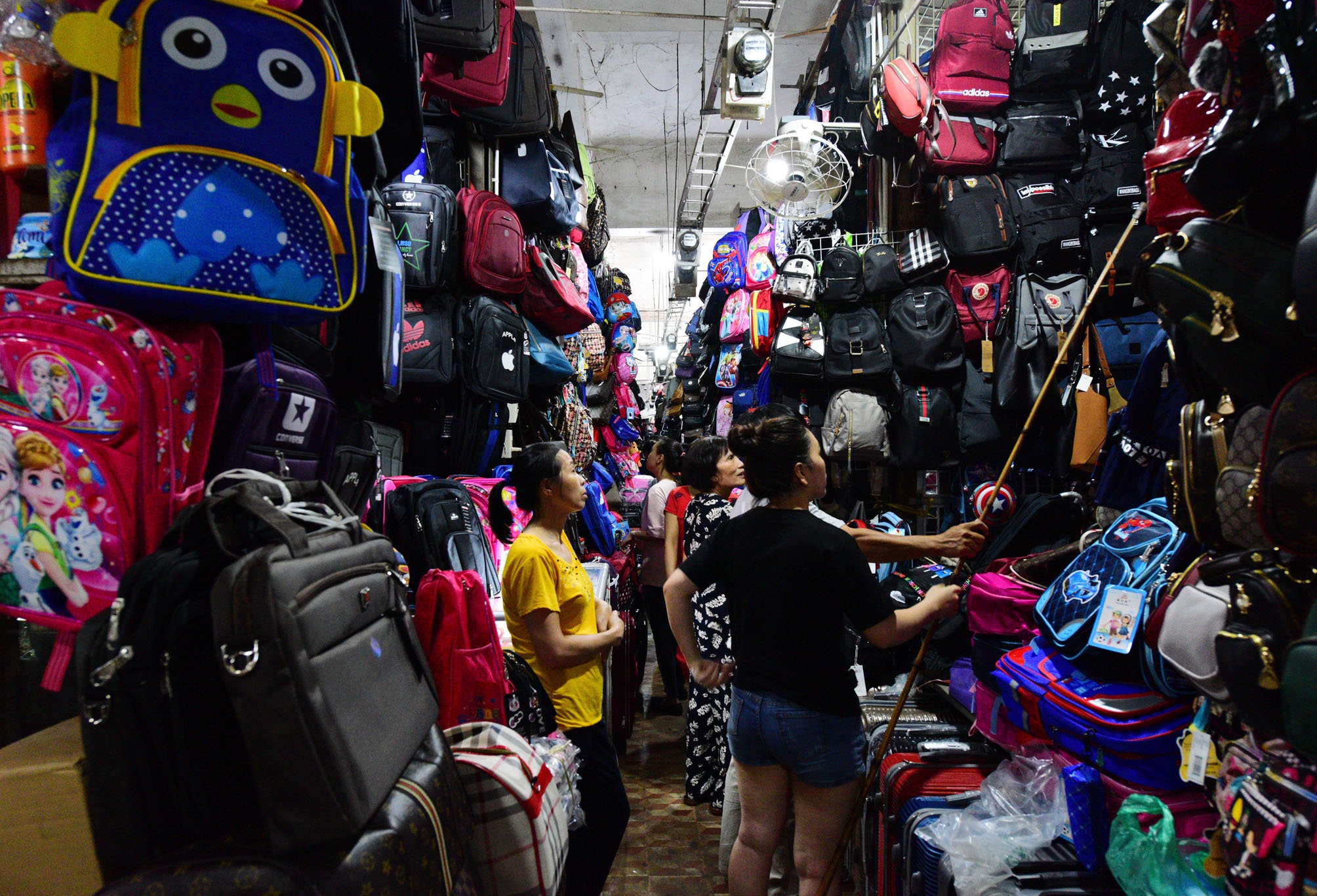 cho Dong Ba o Hue anh 13